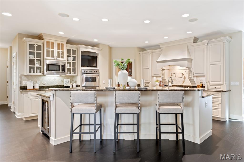 Town and Country, Missouri, 63141, United States, 5 Bedrooms Bedrooms, ,7 BathroomsBathrooms,Residential,For Sale,1966685