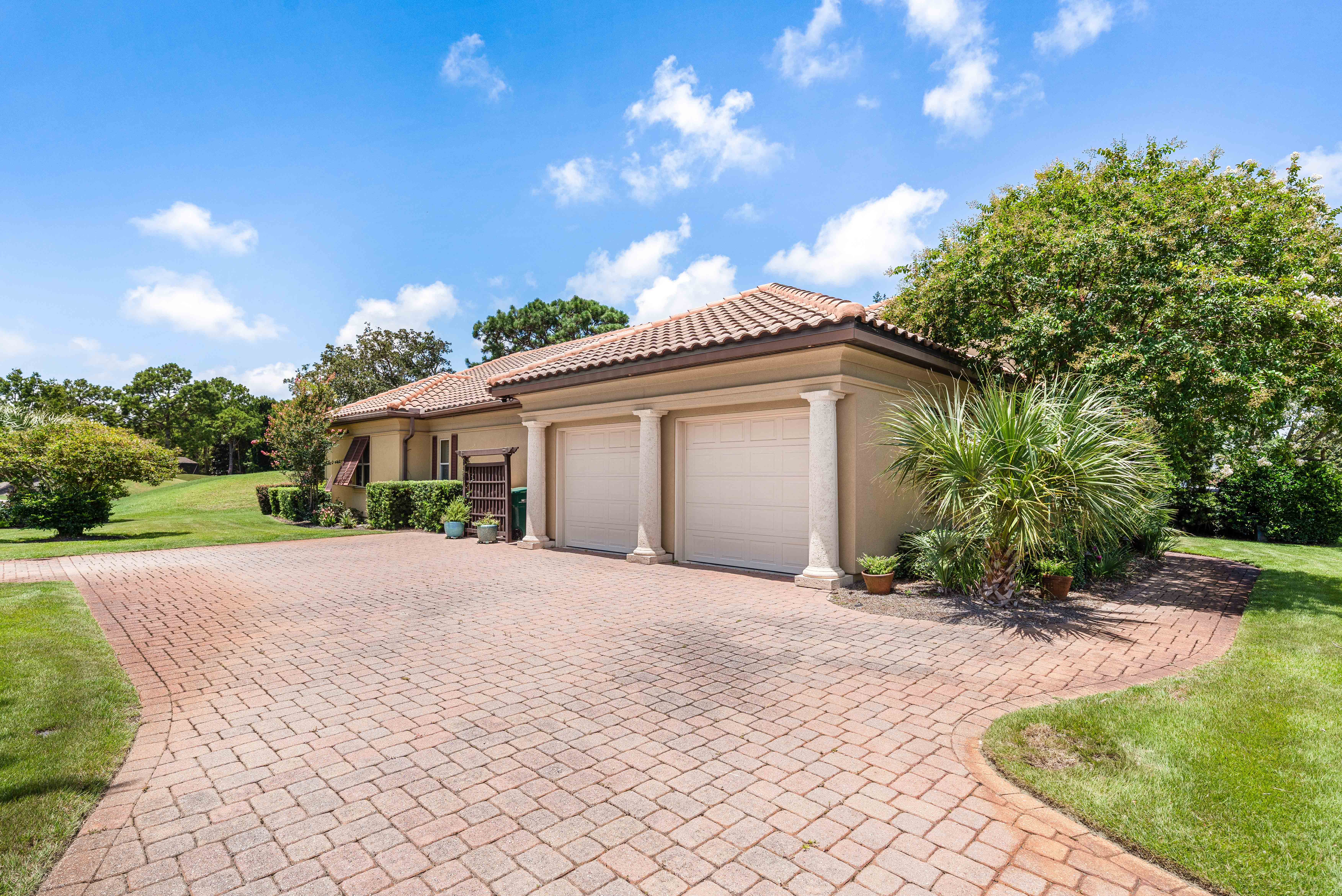  Updated Golf Course Home with Private Courtyard Retreat - 物件實景