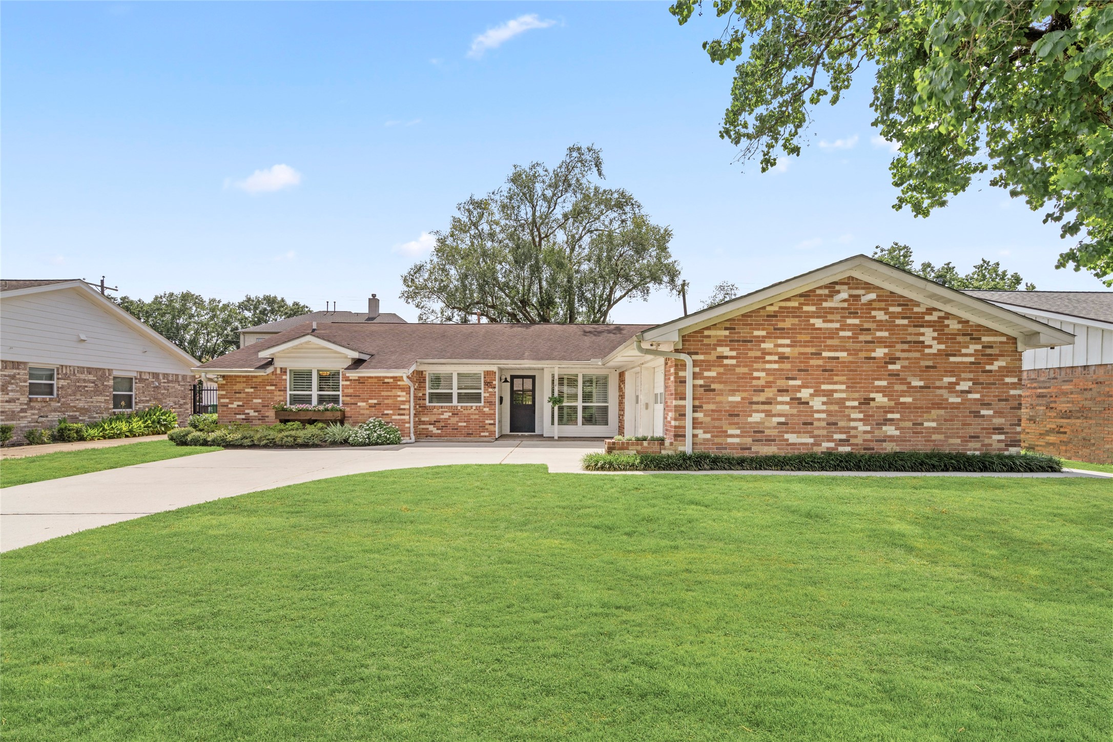  9018 Mullins Drive - 物件實景