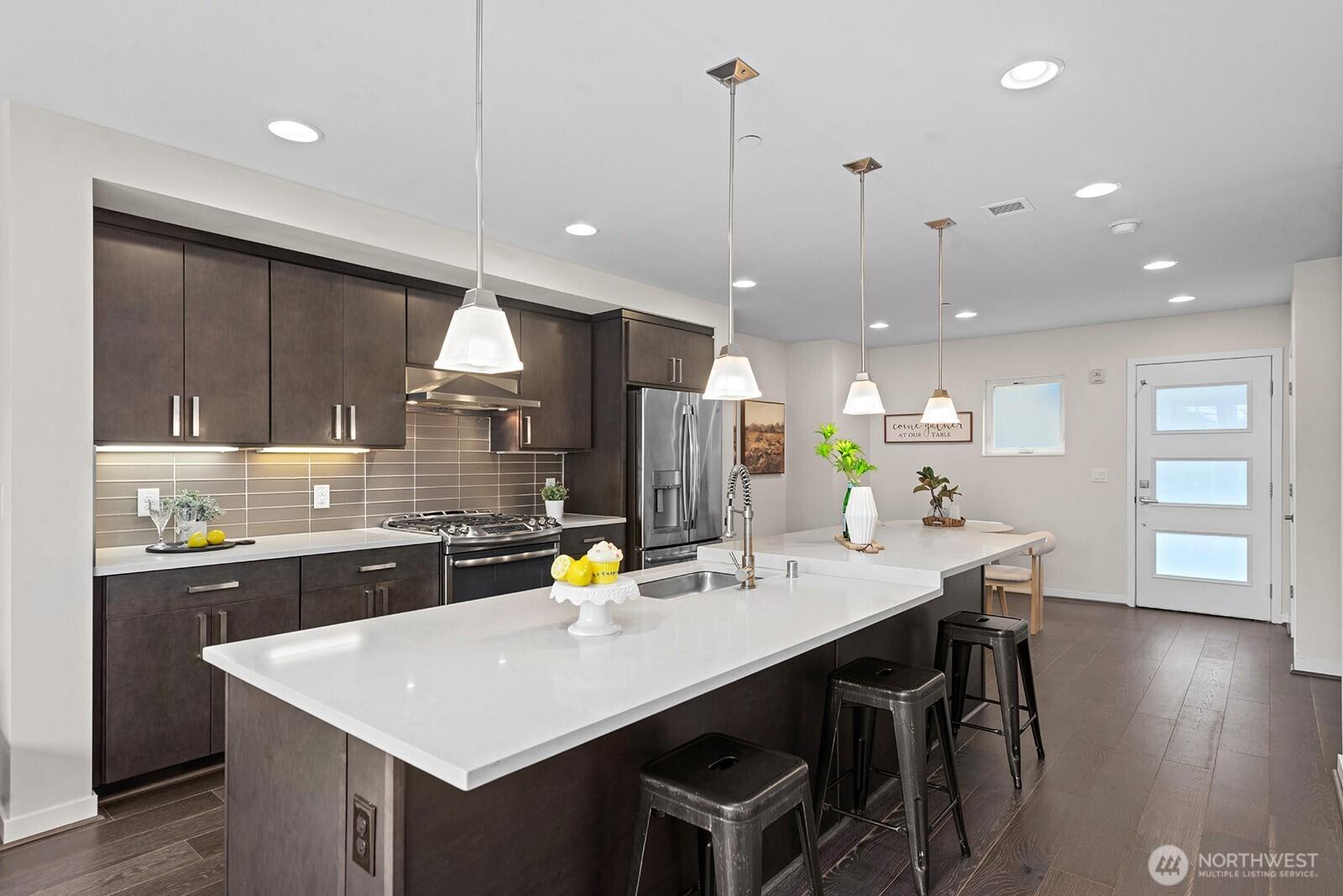 SEATTLE, Washington, 98115, United States, 2 Bedrooms Bedrooms, ,3 BathroomsBathrooms,Residential,For Sale,1918220