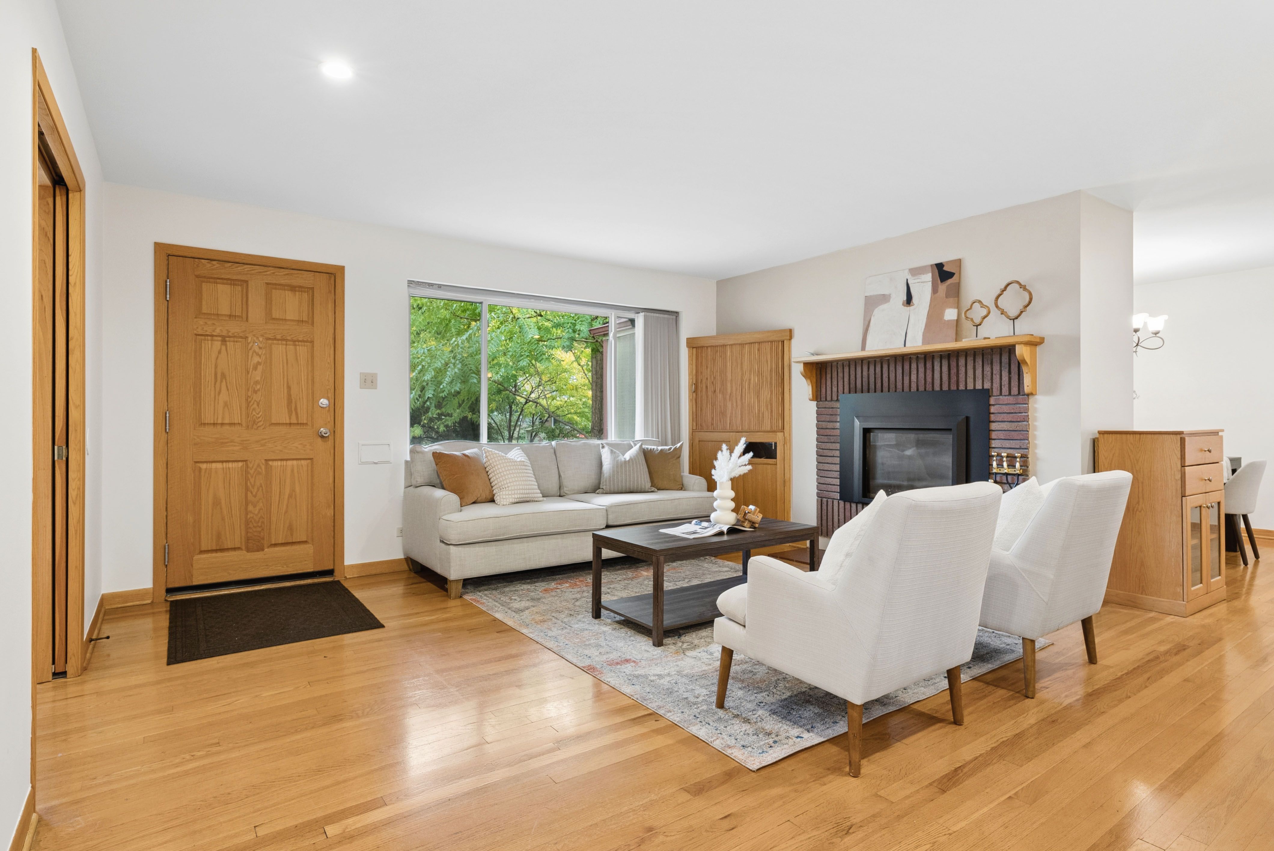  Welcome to 545 Estes Street, a bright, charming ranch-style home in an establish - 物件實景