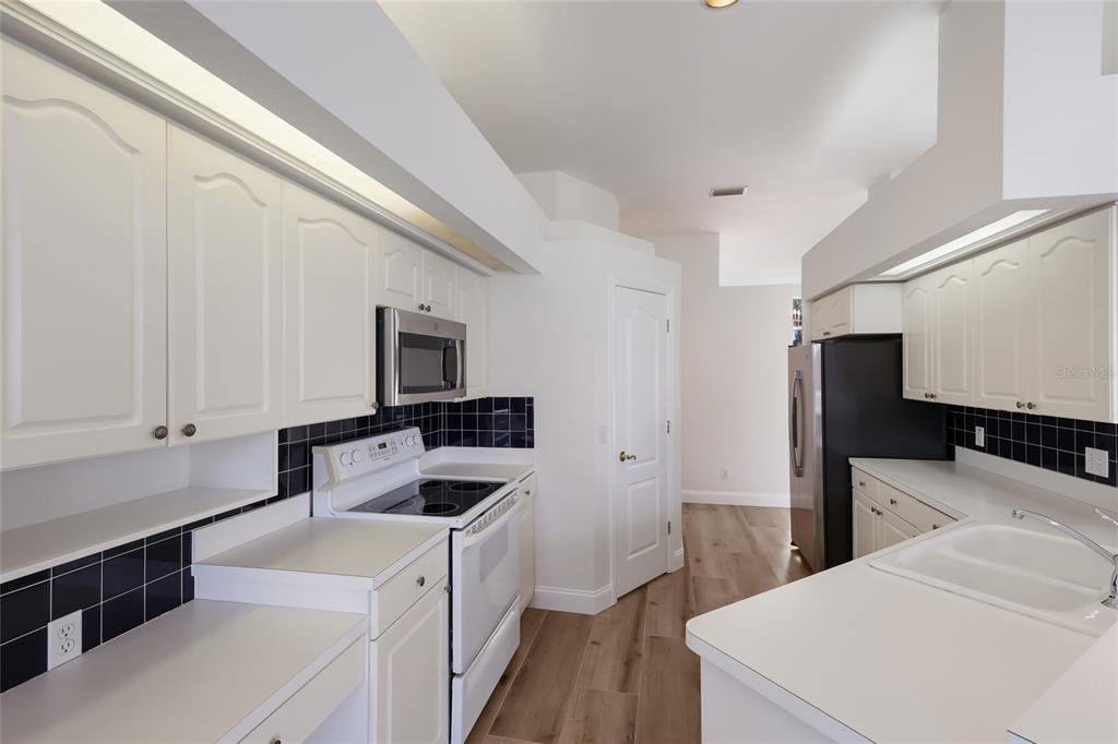 Sarasota, Florida, 34243, United States, 3 Bedrooms Bedrooms, ,2 BathroomsBathrooms,Residential,For Sale,1989326