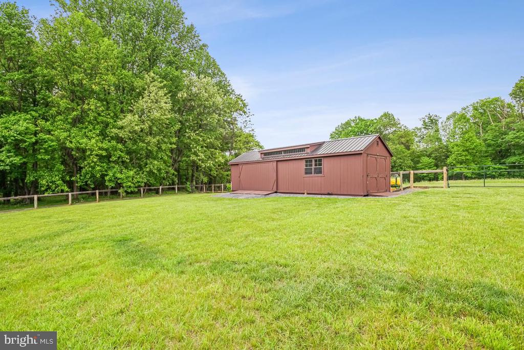 Hillsboro, Virginia, 20132, United States, 2 Bedrooms Bedrooms, ,2 BathroomsBathrooms,Residential,For Sale,1798286
