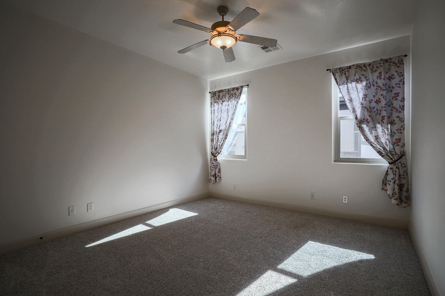 Hurricane, Utah, 84737, United States, 4 Bedrooms Bedrooms, ,Residential,For Sale,1986322