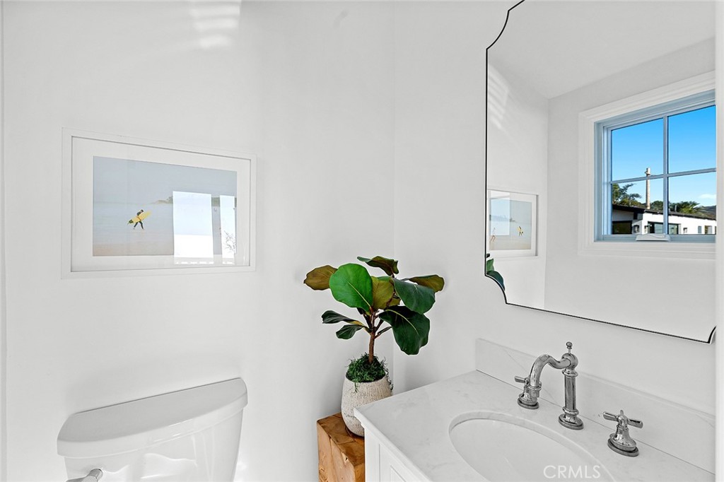 Laguna Beach, California, 92651, United States, 3 Bedrooms Bedrooms, ,2 BathroomsBathrooms,Residential,For Sale,1985330