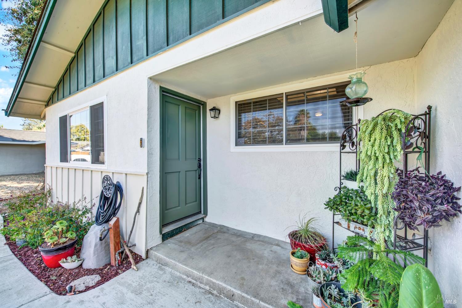 Vacaville, California, 95687, United States, 3 Bedrooms Bedrooms, ,2 BathroomsBathrooms,Residential,For Sale,1940371