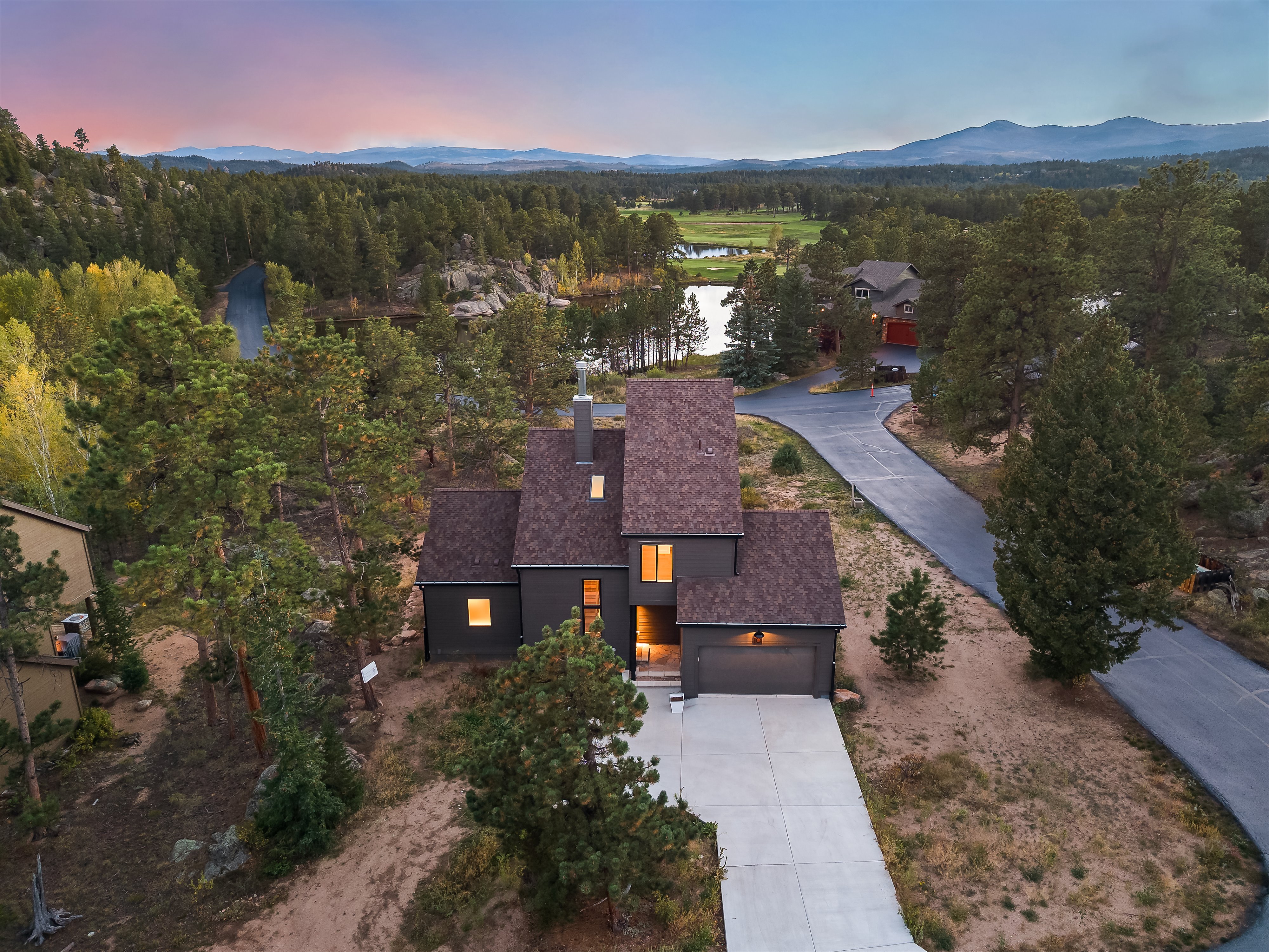  Brand-New Fox Acres Home with Mountain and Golf Course Views - 物件實景
