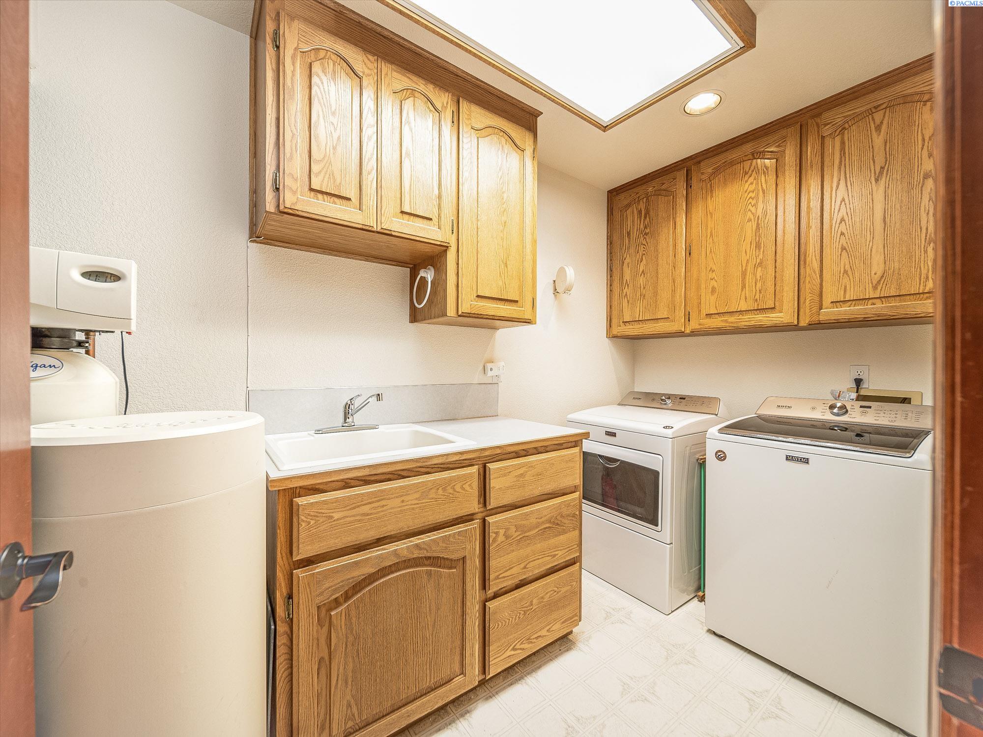 Yakima, Washington, 98908-0000, United States, 4 Bedrooms Bedrooms, ,2 BathroomsBathrooms,Residential,For Sale,1827891