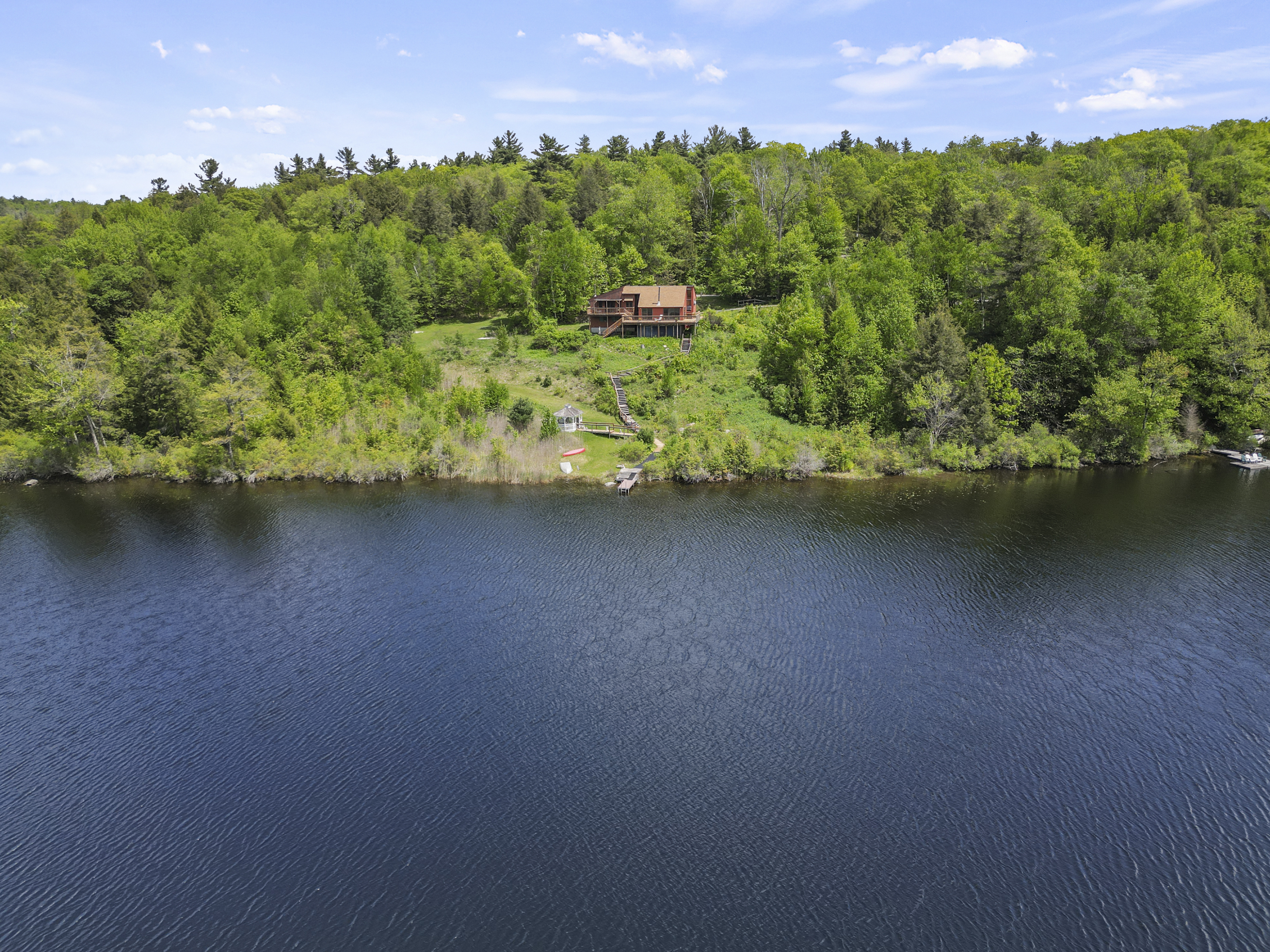  Exceptional Waterfront Retreat on Tranquil Hayes Pond - 物件實景