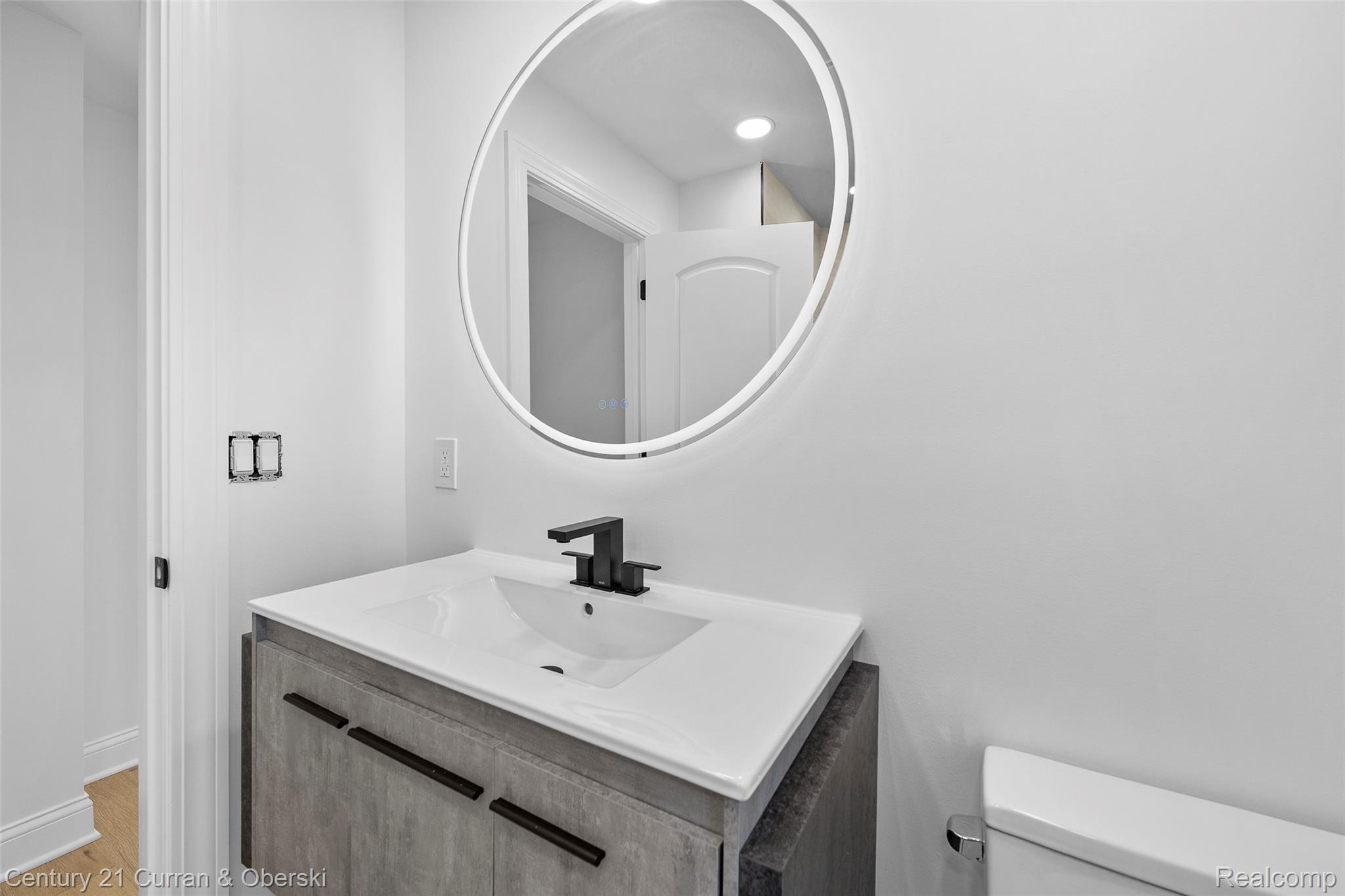 Dearborn, Michigan, 48124, United States, 4 Bedrooms Bedrooms, ,3 BathroomsBathrooms,Residential,For Sale,1979492