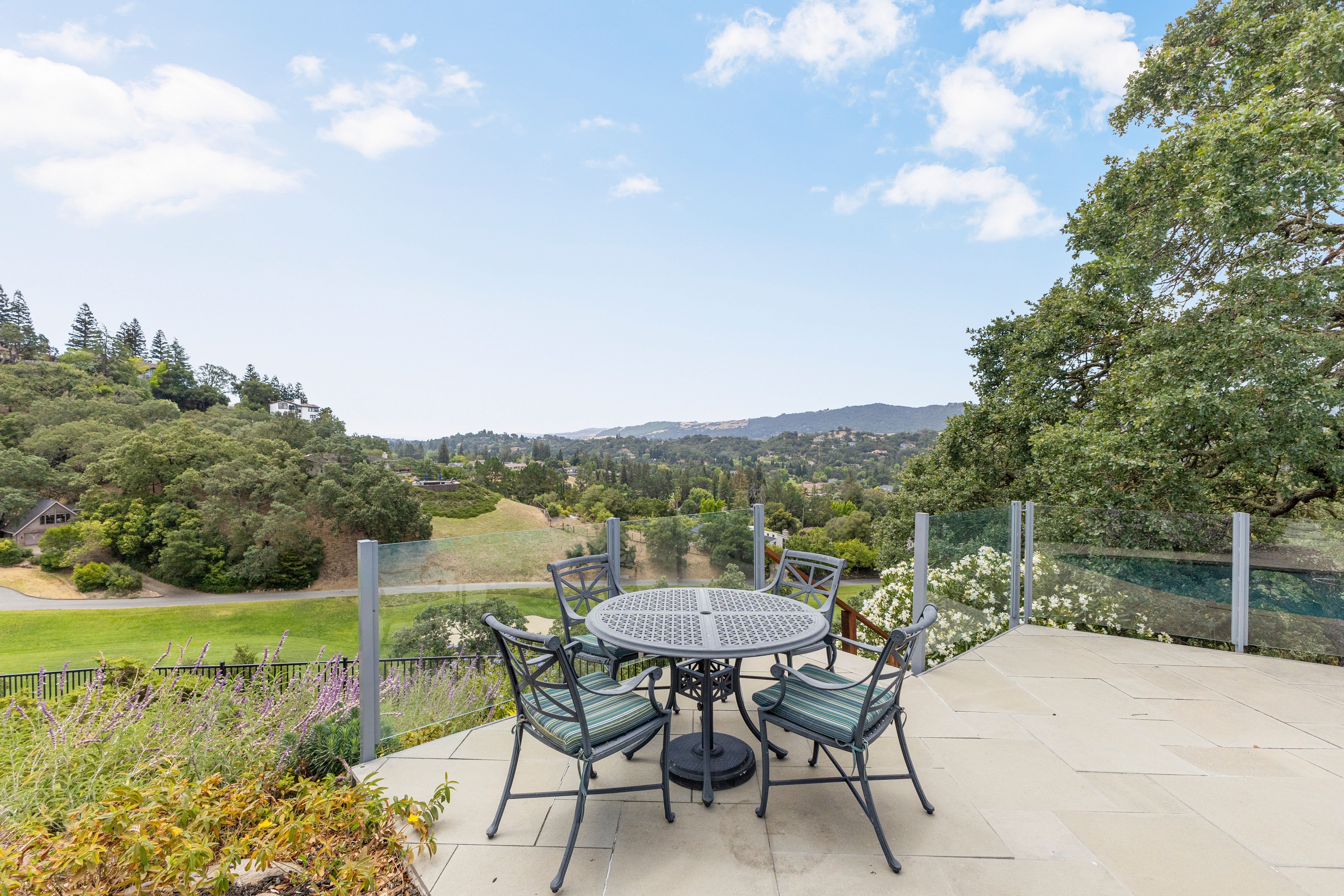  Sweeping Fairway Views Meet Rare Outdoor Living - 物件實景
