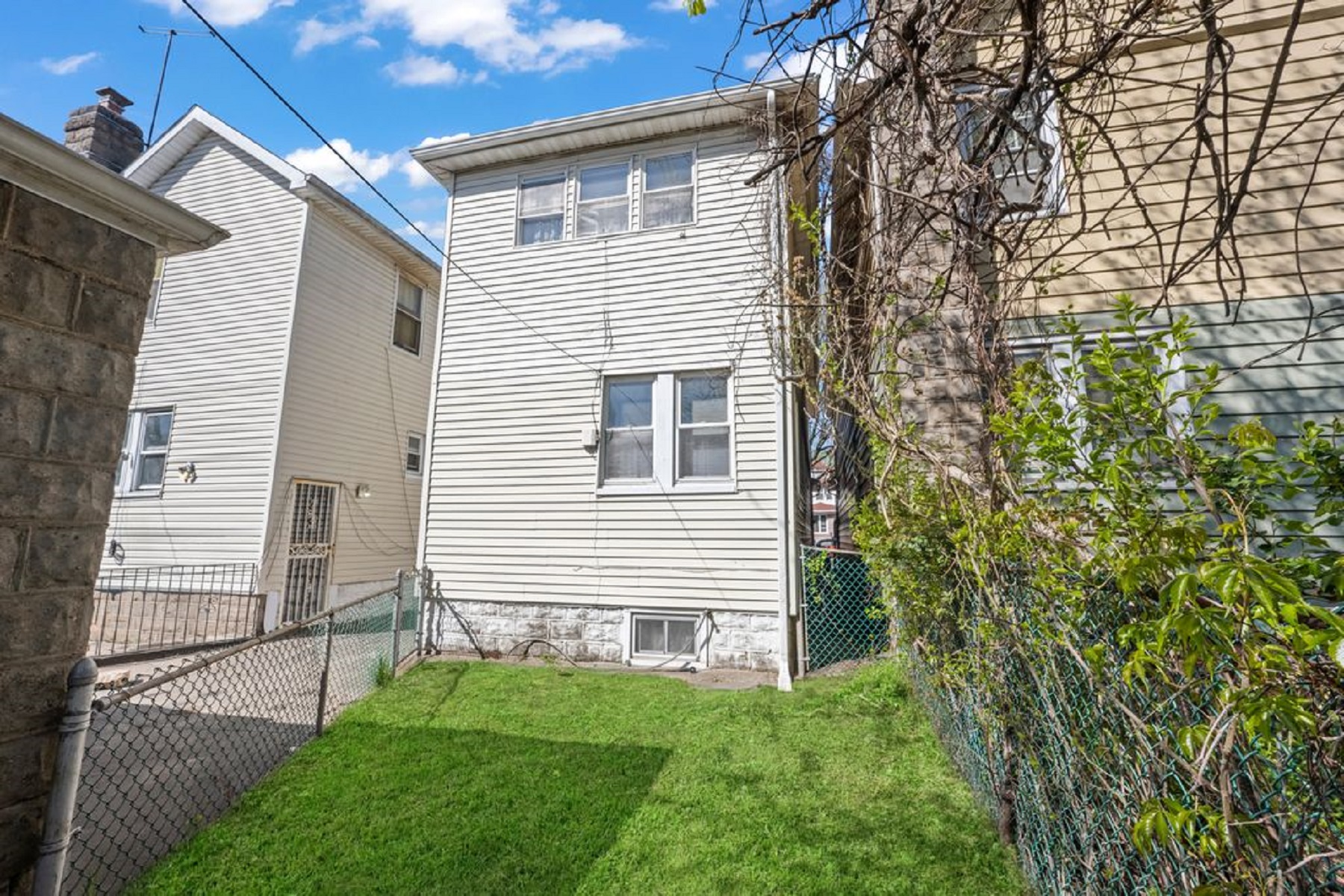  982 E42nd Street - 物件實景