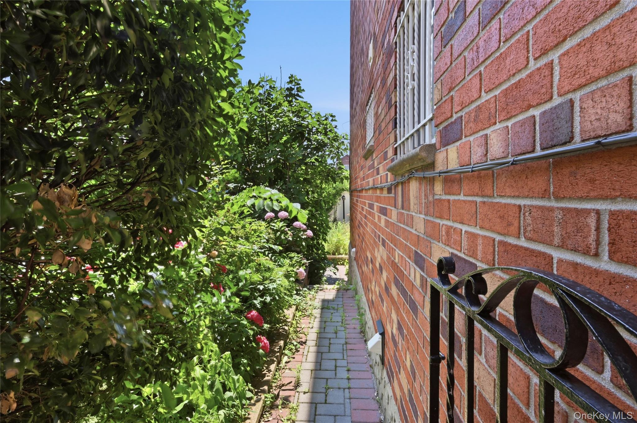  2511 44th Street, Astoria, NY, 11103 - 物件實景