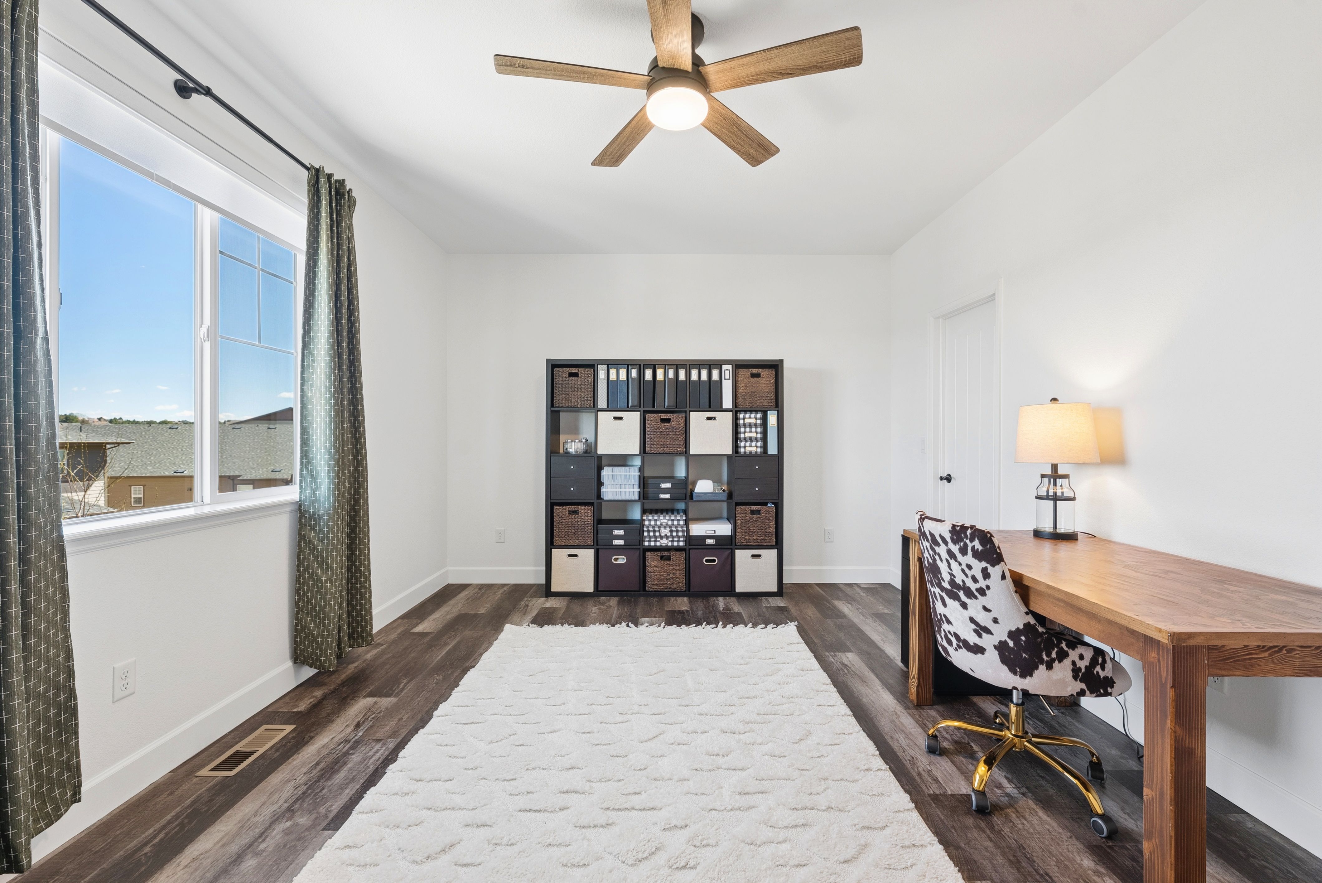  Newer construction, thoughtful design, and beautifully scaled spaces - 物件實景