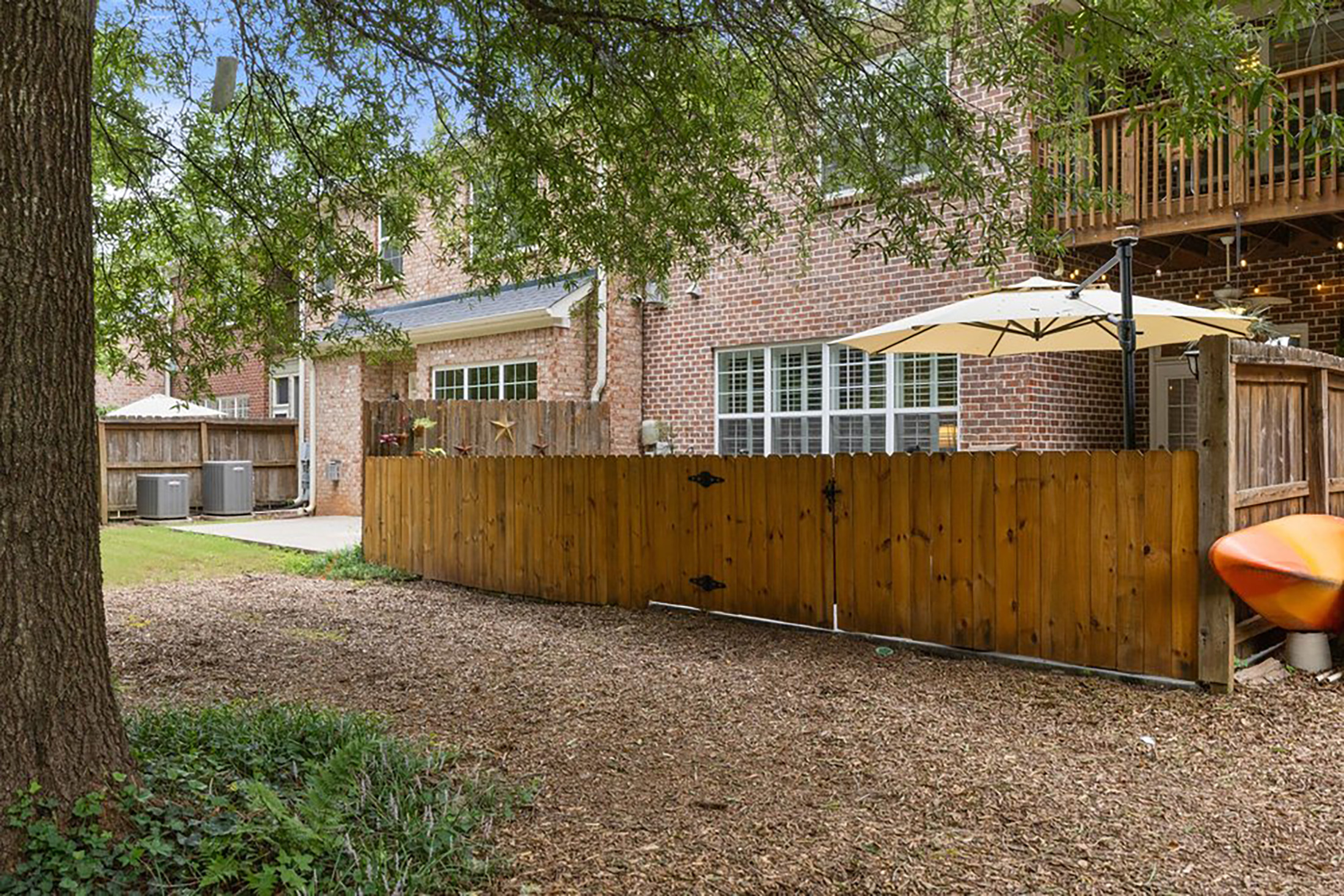  Turnkey Living in Gated Townhome Community - 物件實景