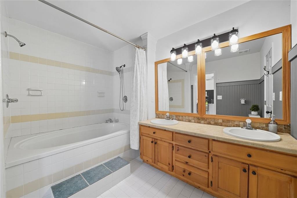 Douglasville, Georgia, 30135, United States, 3 Bedrooms Bedrooms, ,2 BathroomsBathrooms,Residential,For Sale,1947775