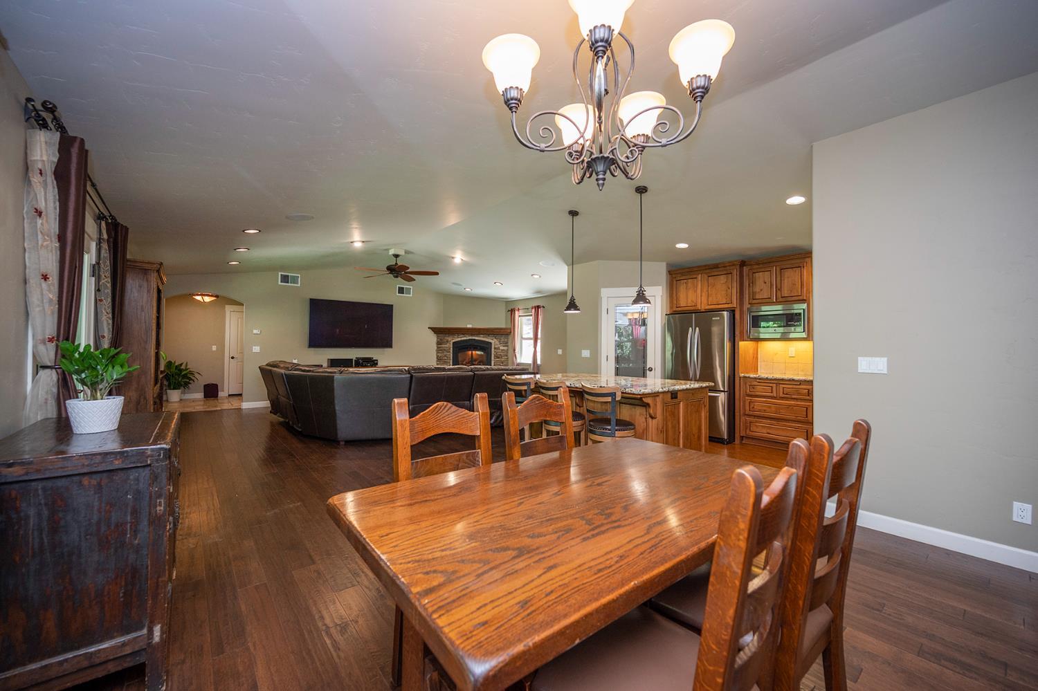 Placerville, California, 95667, United States, 3 Bedrooms Bedrooms, ,3 BathroomsBathrooms,Residential,For Sale,1937817