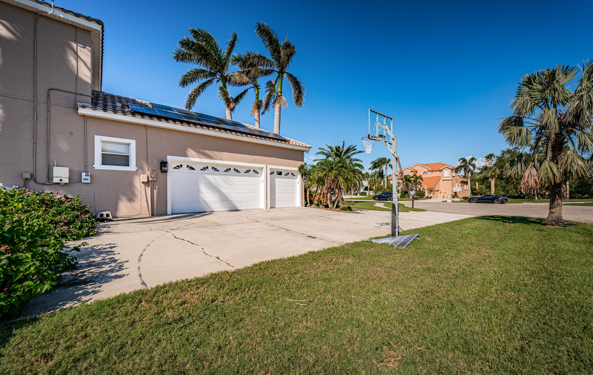 Gulfport, Florida, 33707, United States, 5 Bedrooms Bedrooms, ,4 BathroomsBathrooms,Residential,For Sale,1977633