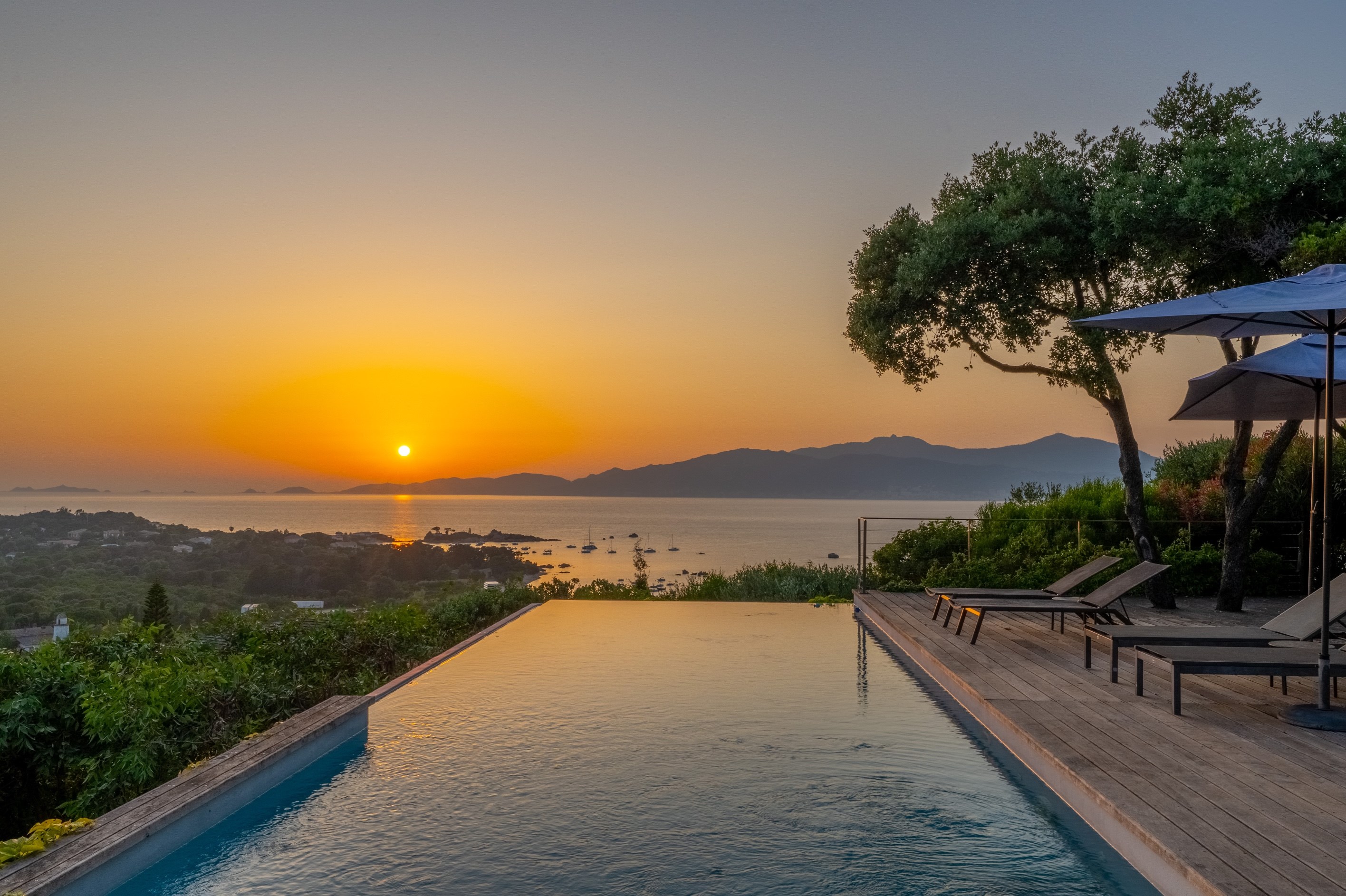  For sale : Luxury villa with pool and panoramic sea view at Isolella - Pietrose… - 物件實景