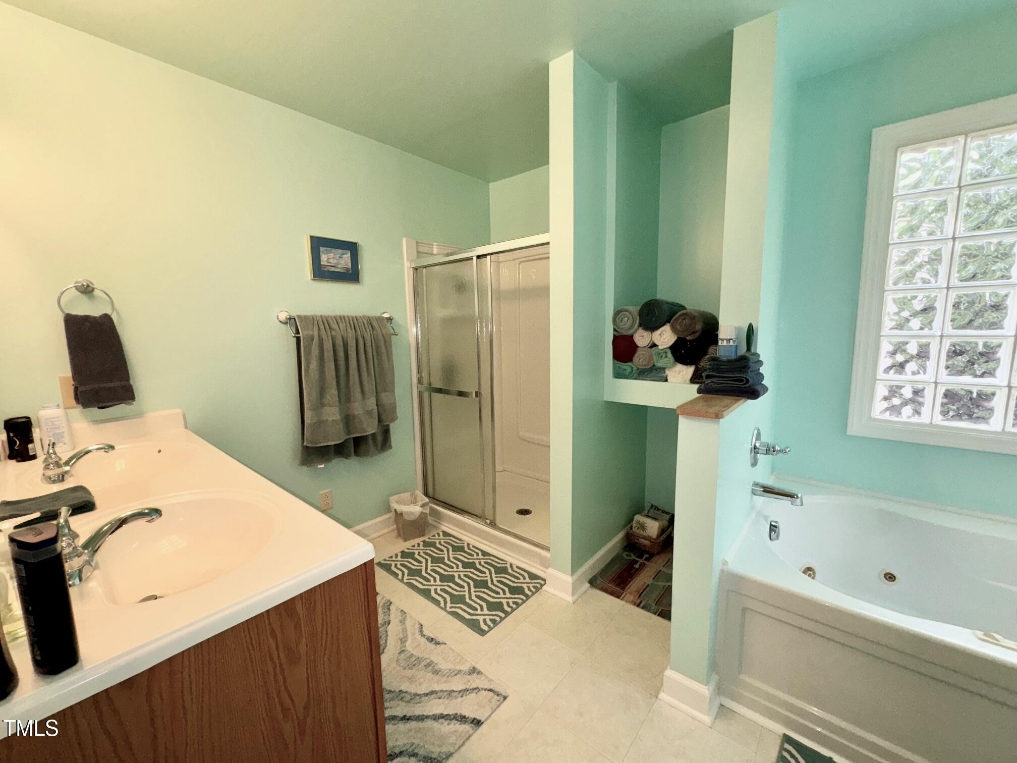Henderson, North Carolina, 27537, United States, 3 Bedrooms Bedrooms, ,3 BathroomsBathrooms,Residential,For Sale,1848561