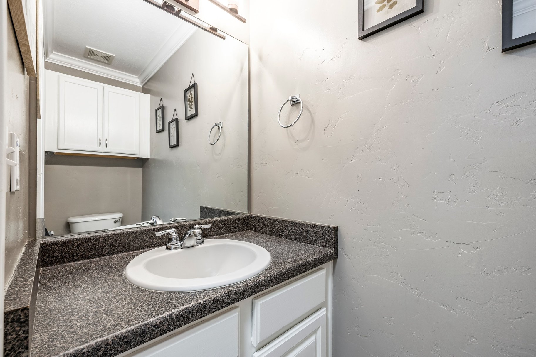  Fantastic Floor Plan in Great West Haven Location - 物件實景