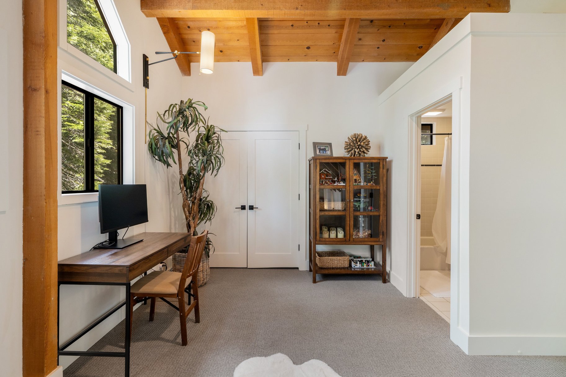  Beautifully Renovated Home With Room to Entertain - 物件實景