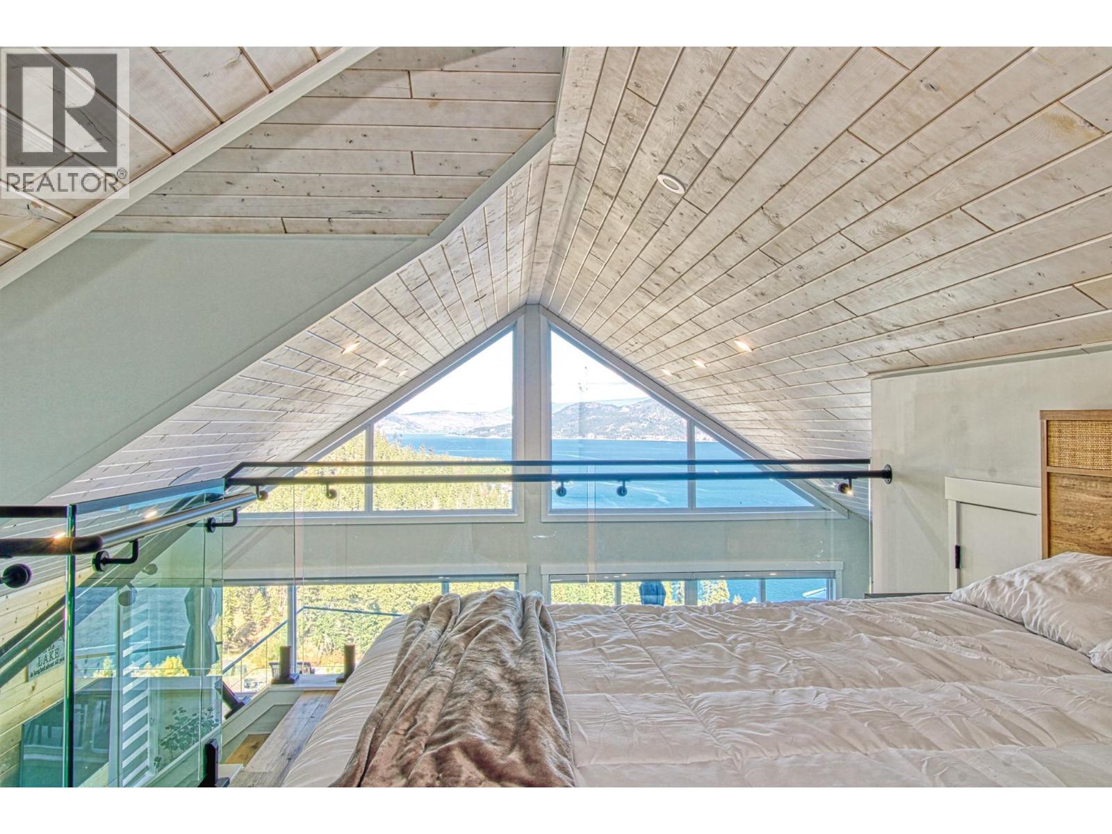 KELOWNA, British Columbia, V1Z 3R8, CA, 3 Bedrooms Bedrooms, ,2 BathroomsBathrooms,Residential,For Sale,1918397