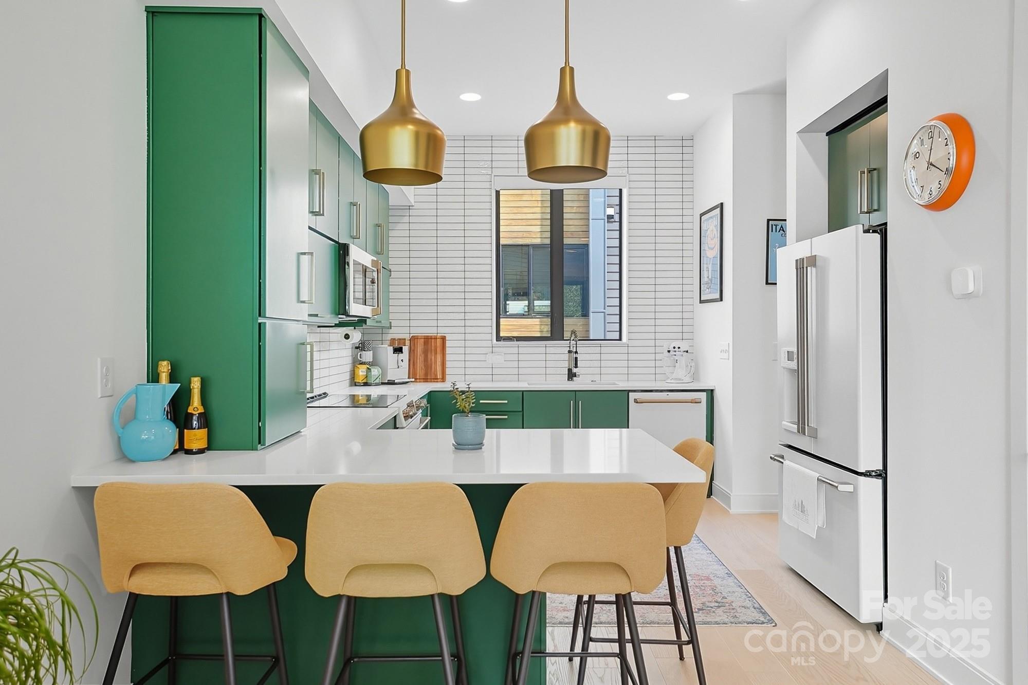 Charlotte, North Carolina, 28205, United States, 2 Bedrooms Bedrooms, ,3 BathroomsBathrooms,Residential,For Sale,1956240