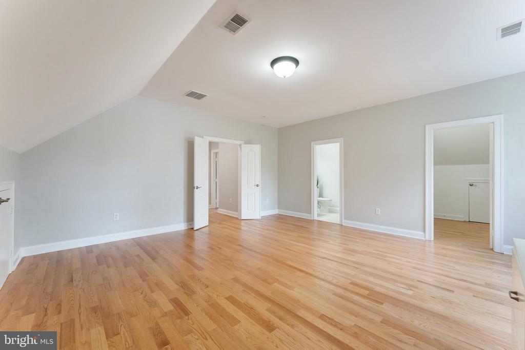 Fairfax, Virginia, 22033, United States, 6 Bedrooms Bedrooms, ,6 BathroomsBathrooms,Residential,For Sale,1973786