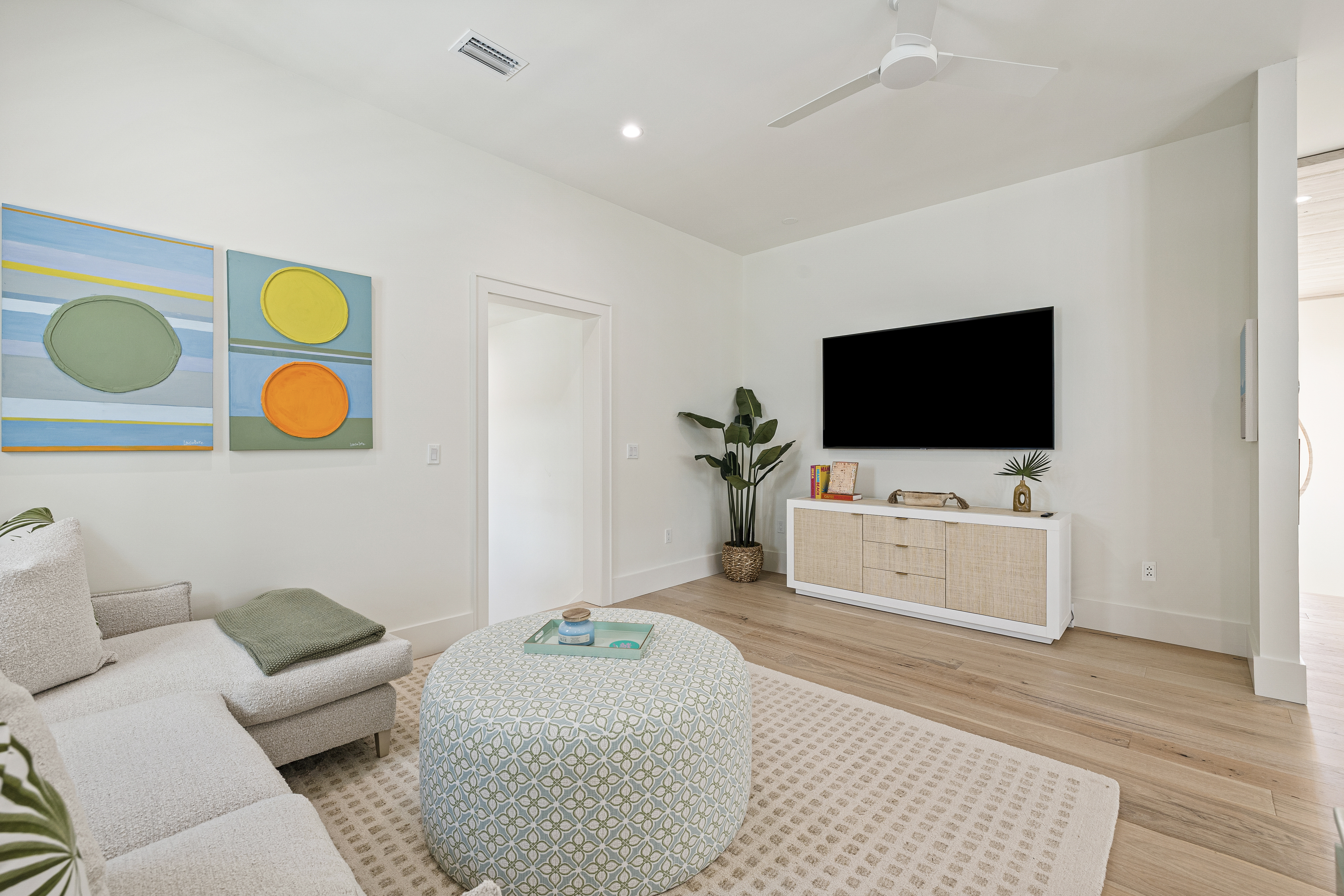  Refined Coastal Residence With Designer Interiors And Exceptional Craftsmanship - 物件實景