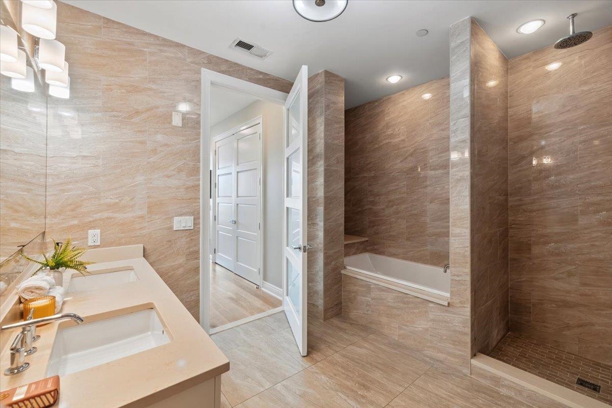 Edgewater, New Jersey, 07020, United States, 2 Bedrooms Bedrooms, ,2 BathroomsBathrooms,Residential,For Sale,1836744