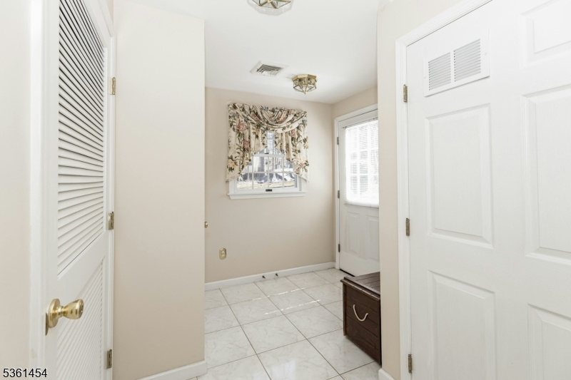 Berkeley Heights Twp., New Jersey, 07922, United States, 6 Bedrooms Bedrooms, ,4 BathroomsBathrooms,Residential,For Sale,1837487