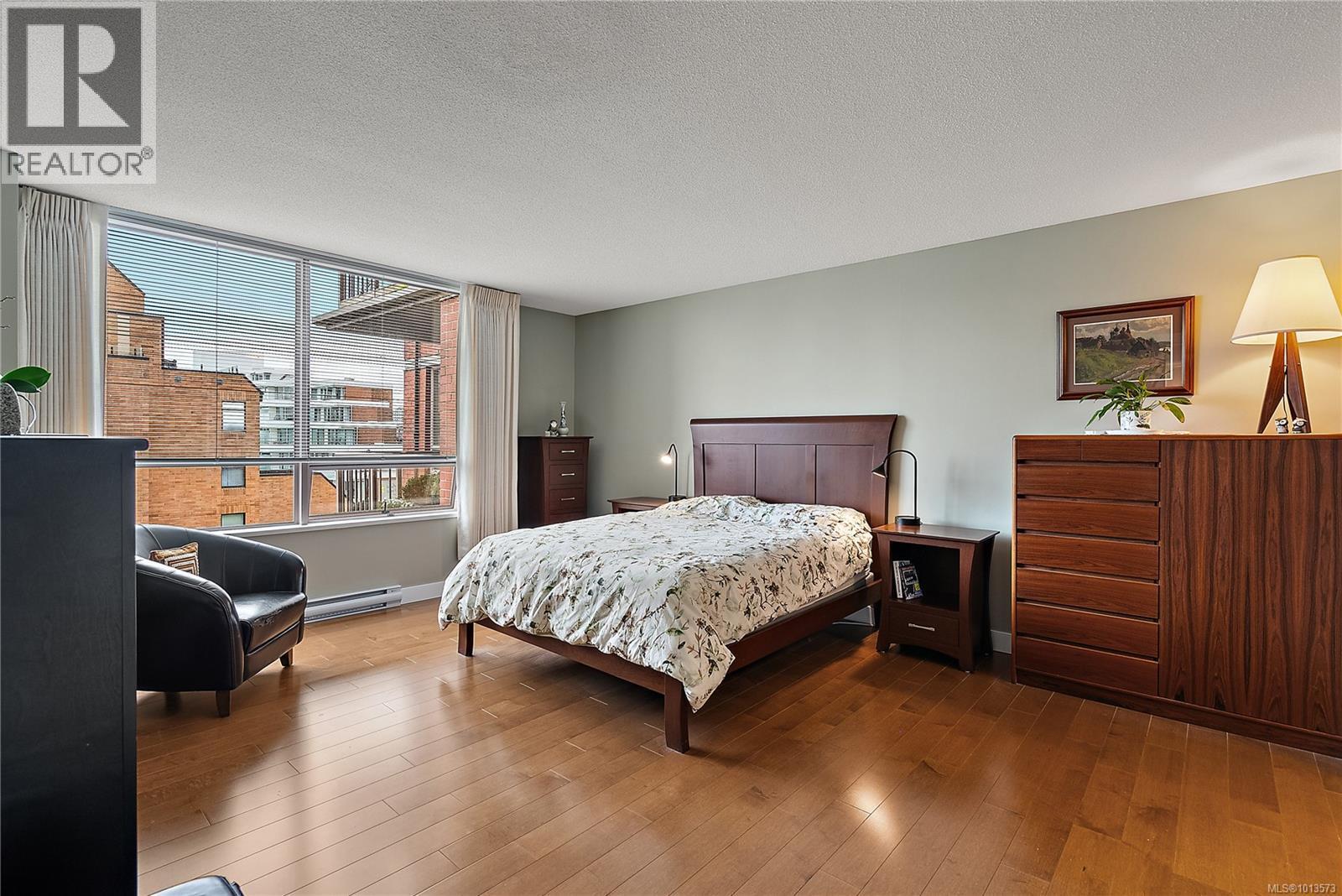 VICTORIA, British Columbia, V8V 4Y1, CA, 2 Bedrooms Bedrooms, ,2 BathroomsBathrooms,Residential,For Sale,1951175
