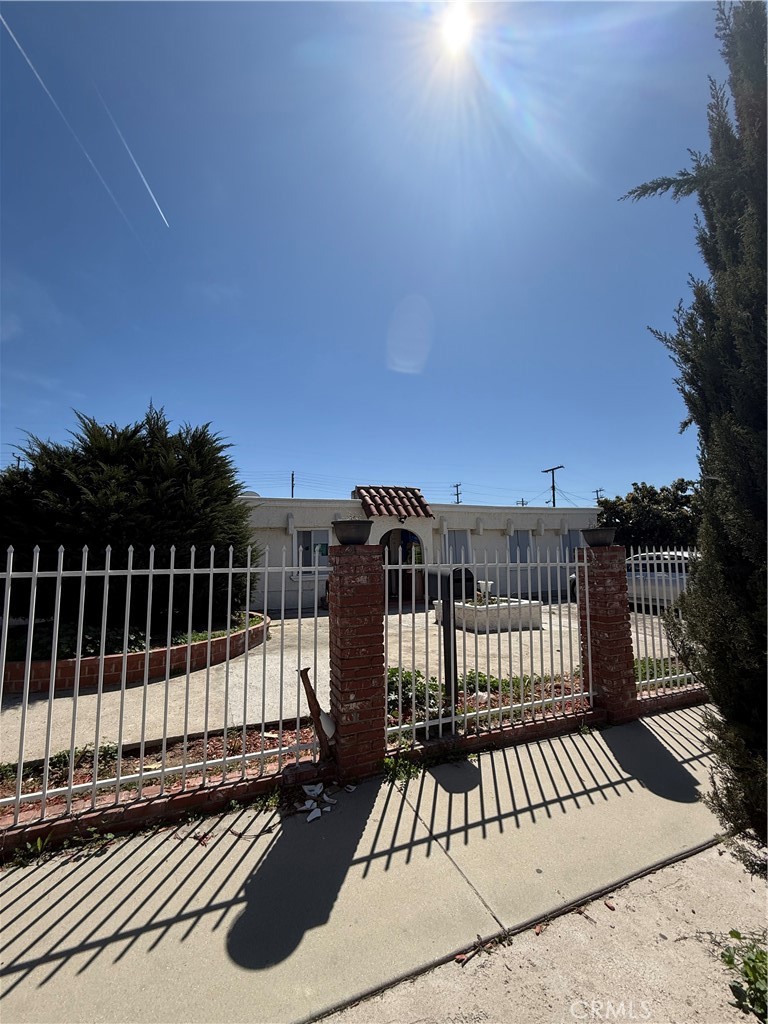 SUN VALLEY, California, 91352, United States, 4 Bedrooms Bedrooms, ,3 BathroomsBathrooms,Residential,For Sale,1837178