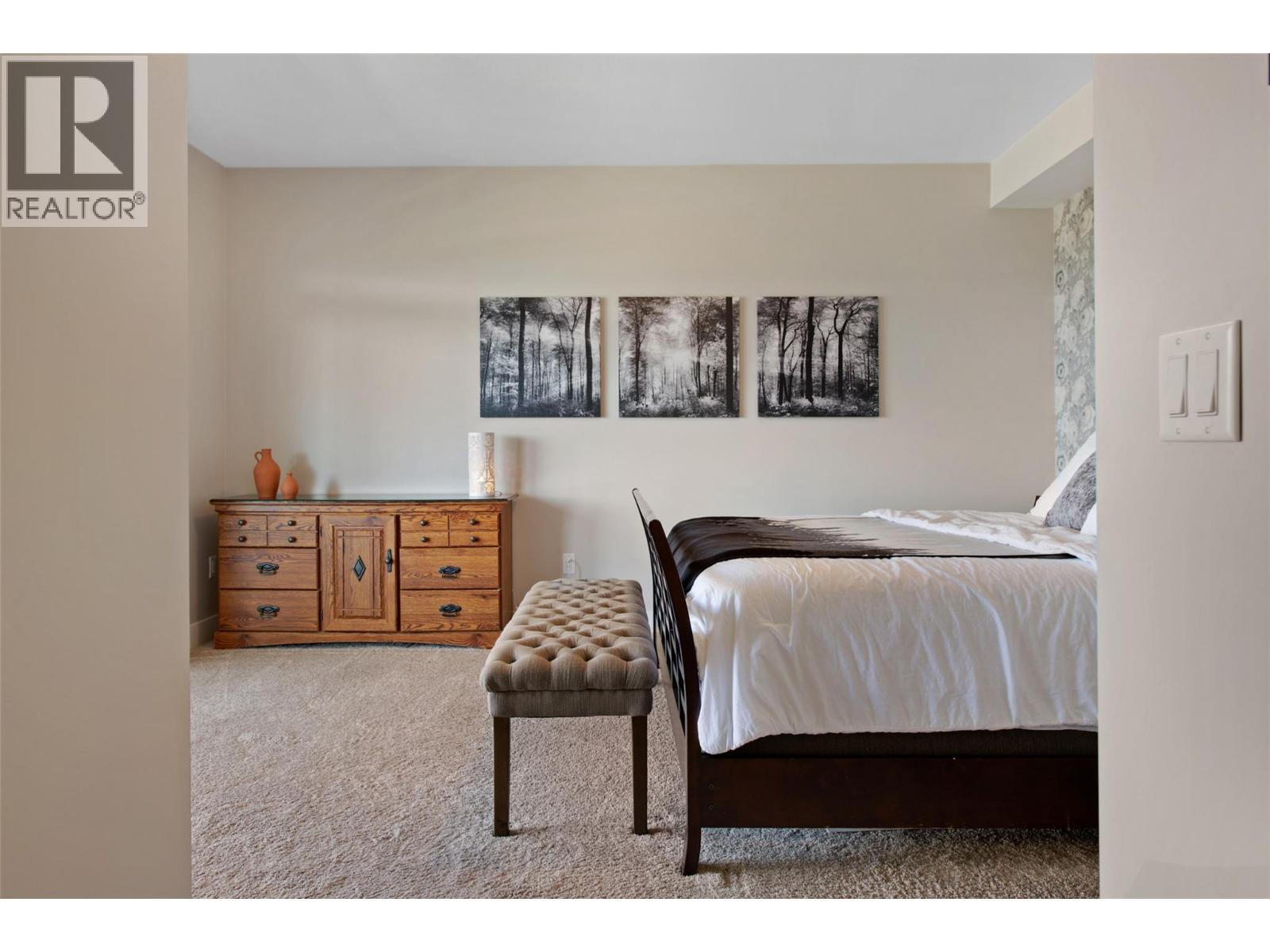 KELOWNA, British Columbia, V1P 1T8, CA, 3 Bedrooms Bedrooms, ,3 BathroomsBathrooms,Residential,For Sale,1947408