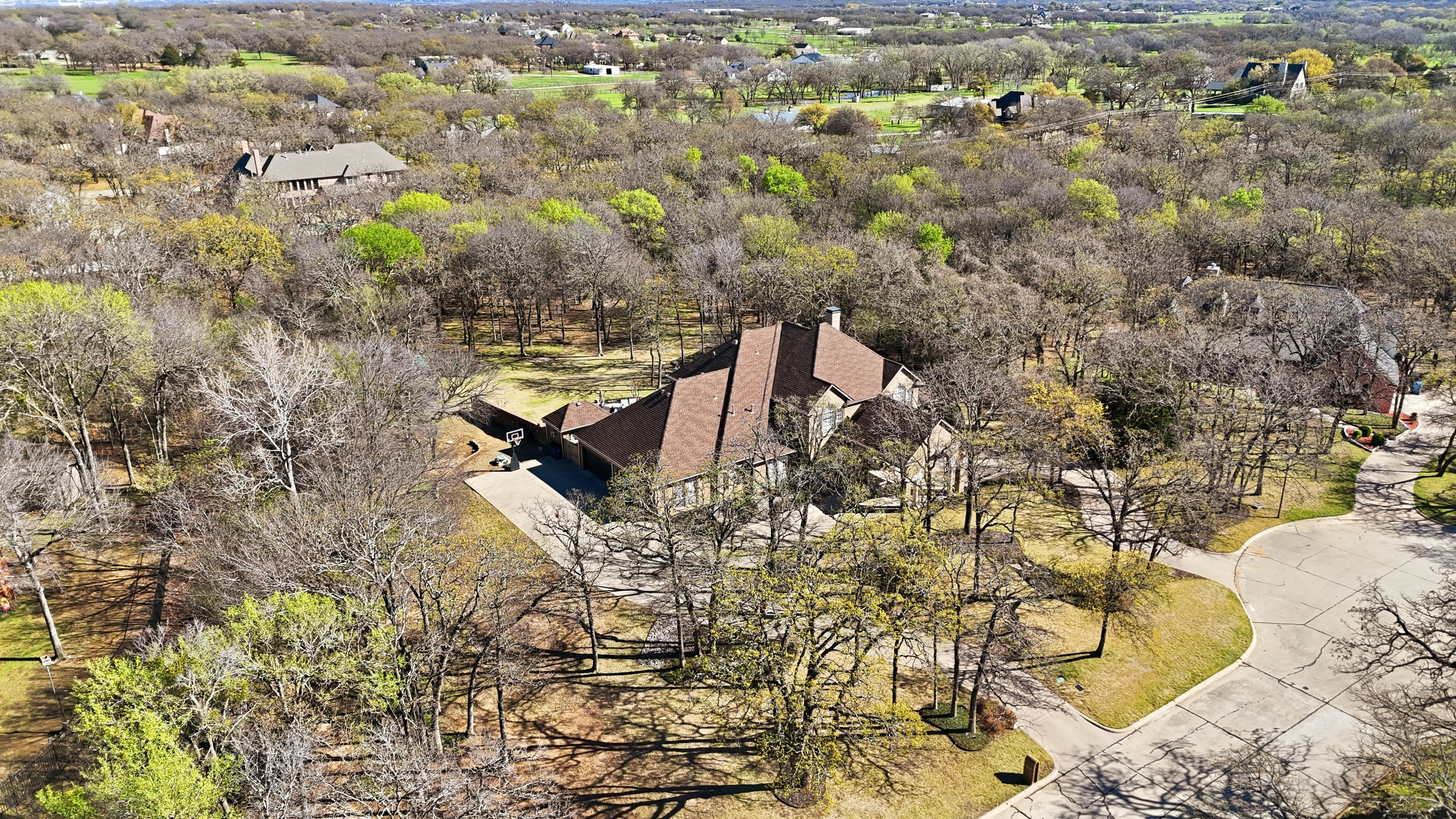  Resort-Style Estate Living on 1.9 Wooded Acres in Prestigious Shadow Wood Estate - 物件實景