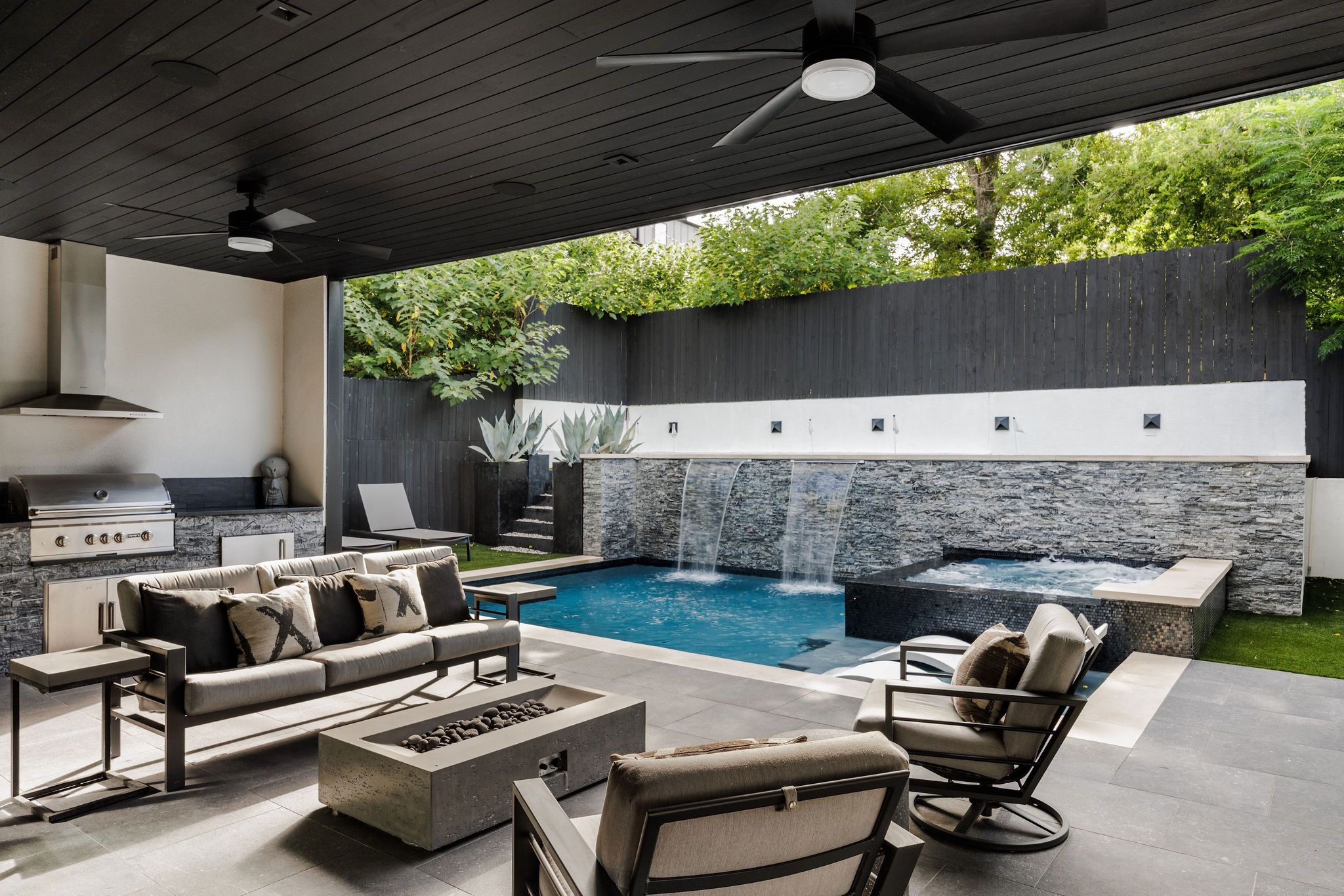  Modern Luxury Meets Timeless Elegance in Austin