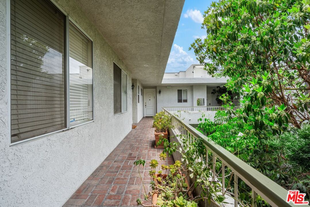 Los Angeles, California, 90024, United States, 2 Bedrooms Bedrooms, ,2 BathroomsBathrooms,Residential,For Sale,1876383
