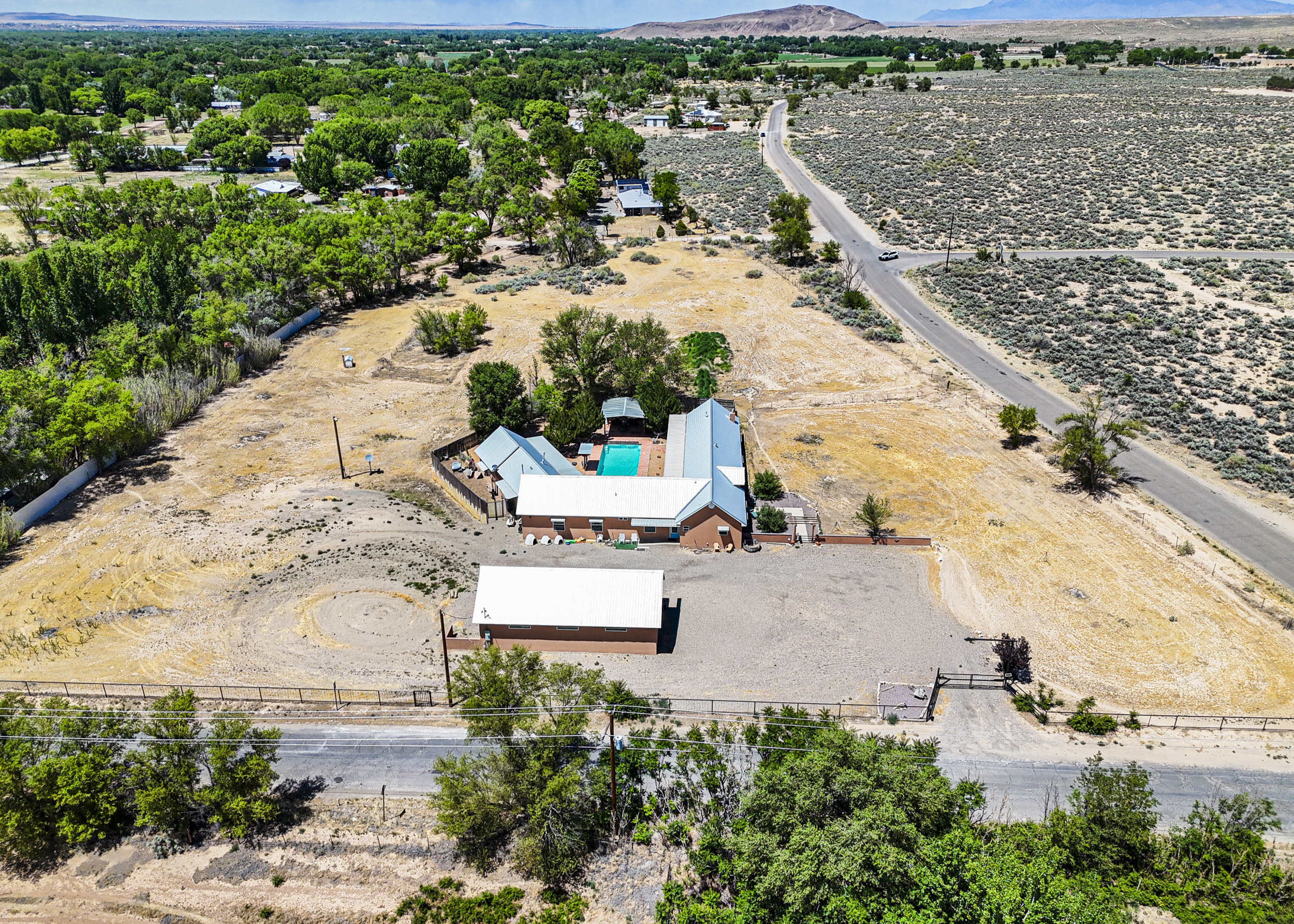 Los Lunas, New Mexico, 87031, United States, 5 Bedrooms Bedrooms, ,5 BathroomsBathrooms,Residential,For Sale,2048423