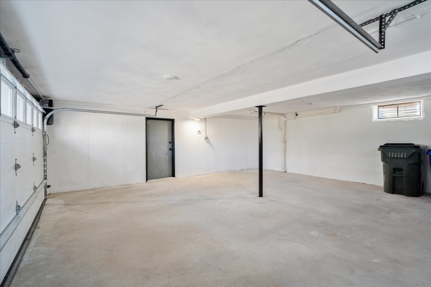 Providence, Rhode Island, 02906, United States, 2 Bedrooms Bedrooms, ,2 BathroomsBathrooms,Residential,For Sale,1943383