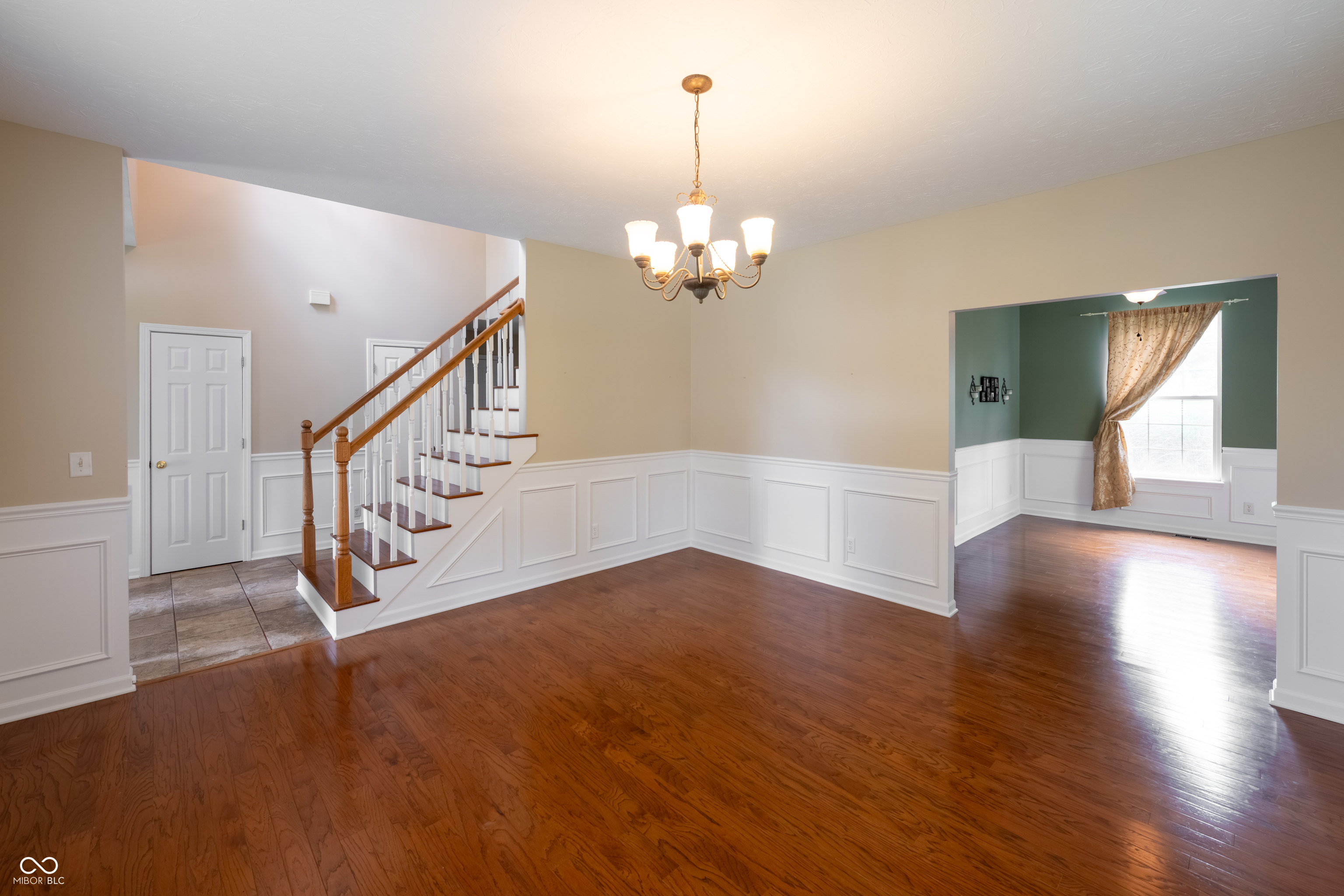 Carmel, Indiana, 46033, United States, 4 Bedrooms Bedrooms, ,4 BathroomsBathrooms,Residential,For Sale,1975371