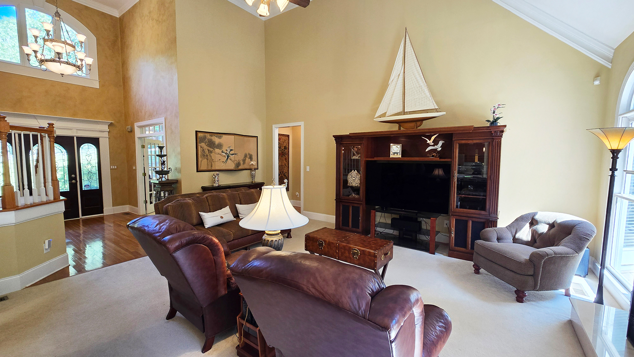  Luxurious Living with Hometown Charm in Hidden River - 物件實景