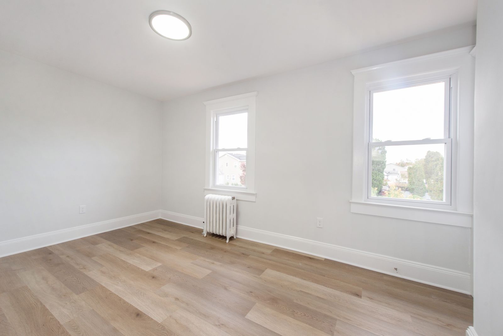 Bergen, Lyndhurst Township, New Jersey, 07071, United States, 3 Bedrooms Bedrooms, ,2 BathroomsBathrooms,Residential,For Sale,1980674