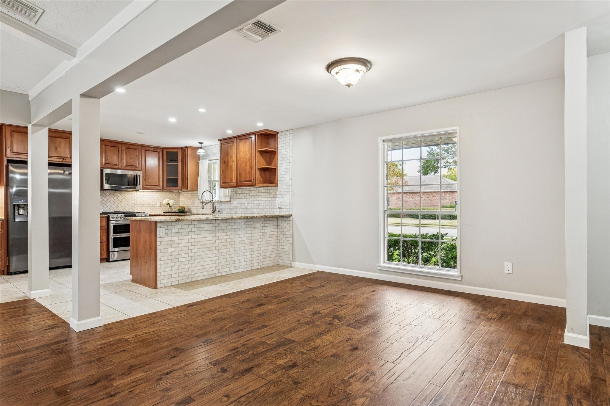 2310 Walnut Bend Lane - 物件實景