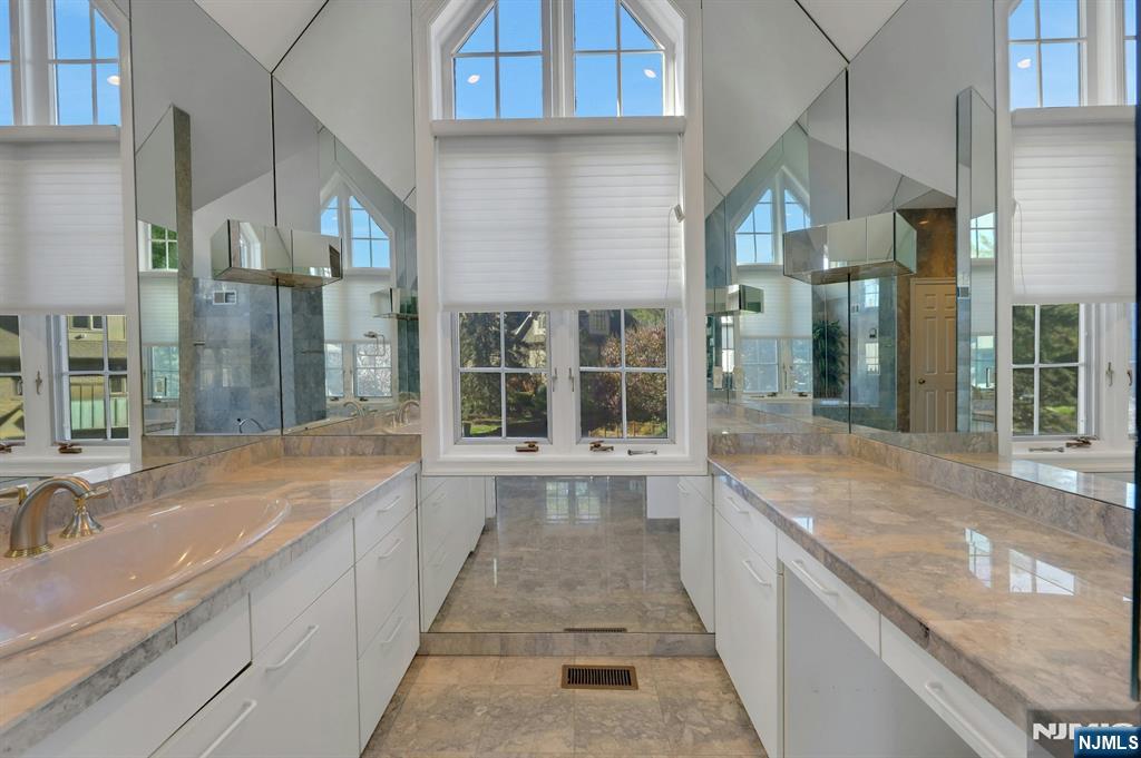 Park Ridge, New Jersey, 07656, United States, 3 Bedrooms Bedrooms, ,5 BathroomsBathrooms,Residential,For Sale,2001843