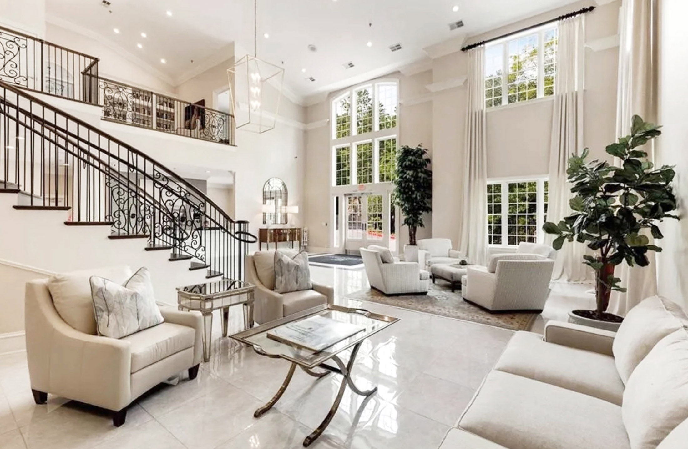  Showstopping Spacious Two Bedroom in the Exclusive Greystone at Vinings - 物件實景
