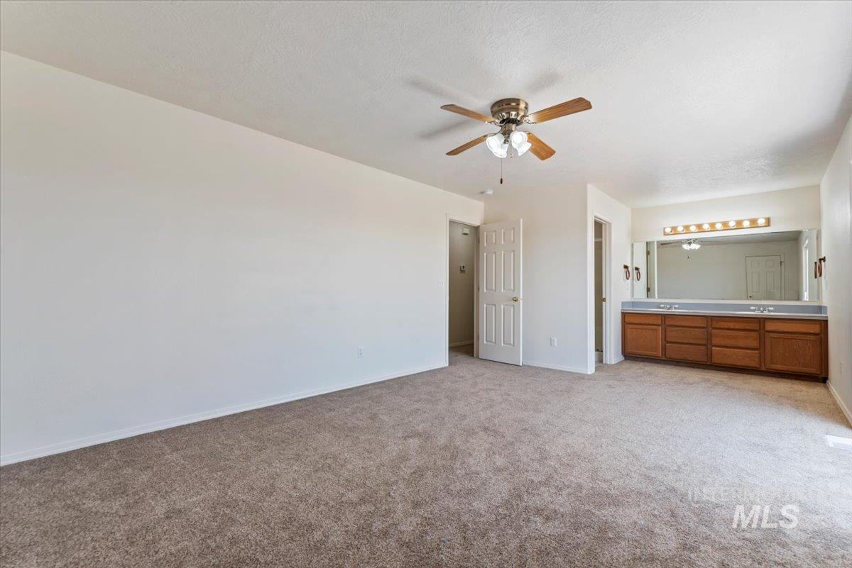 New Plymouth, Idaho, 83655-5457, United States, 5 Bedrooms Bedrooms, ,Residential,For Sale,1918304