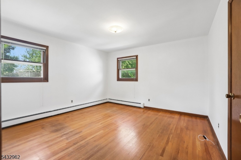 South Hackensack Twp., New Jersey, 07606-1533, United States, 5 Bedrooms Bedrooms, ,Residential,For Sale,2048539