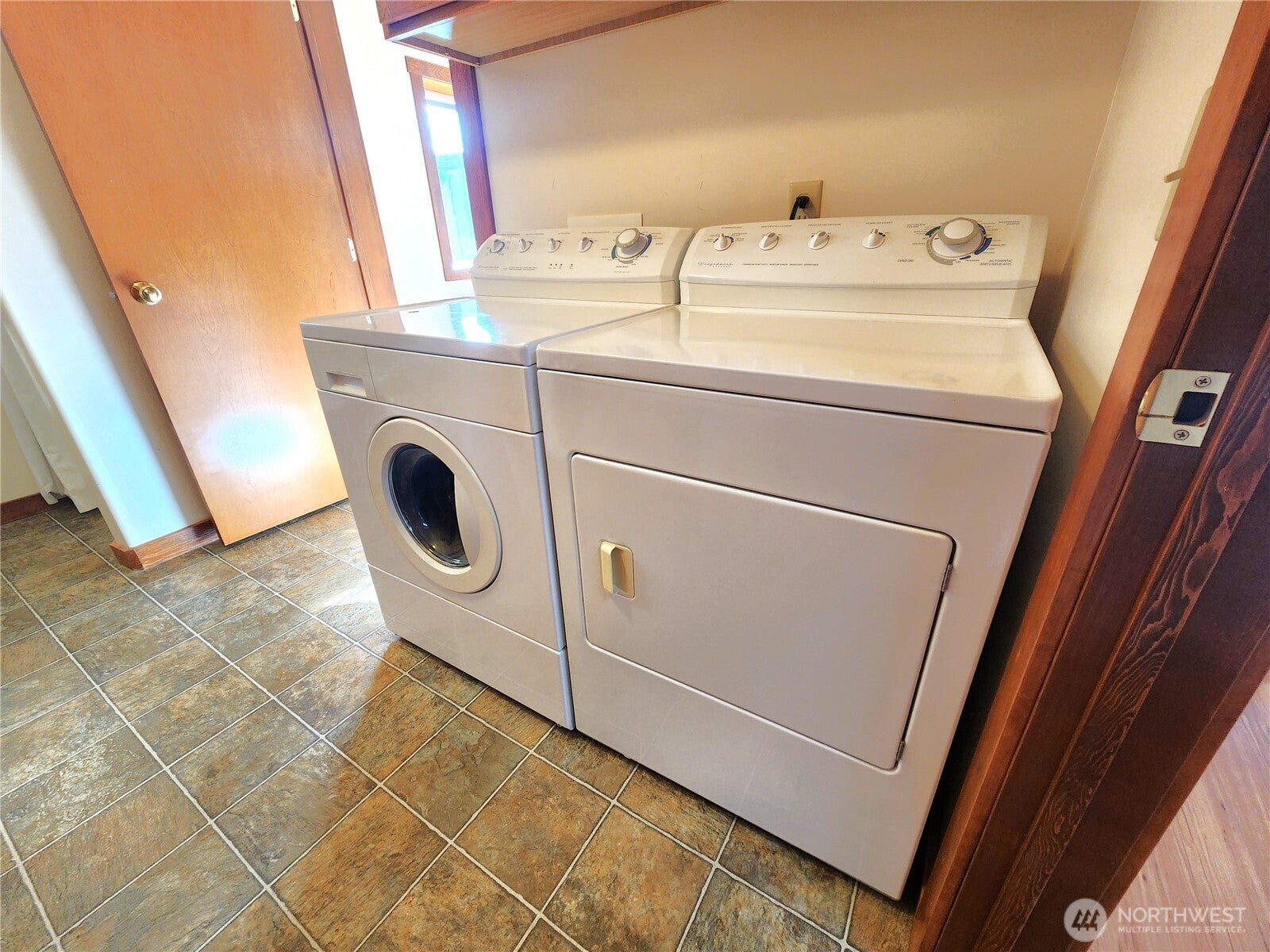 Oroville, Washington, 98844, United States, 2 Bedrooms Bedrooms, ,Residential,For Sale,2001782