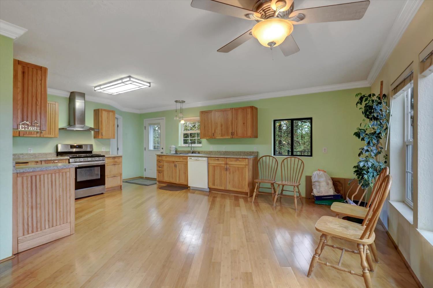 Grass Valley, California, 95949, United States, 2 Bedrooms Bedrooms, ,1 BathroomBathrooms,Residential,For Sale,1993836